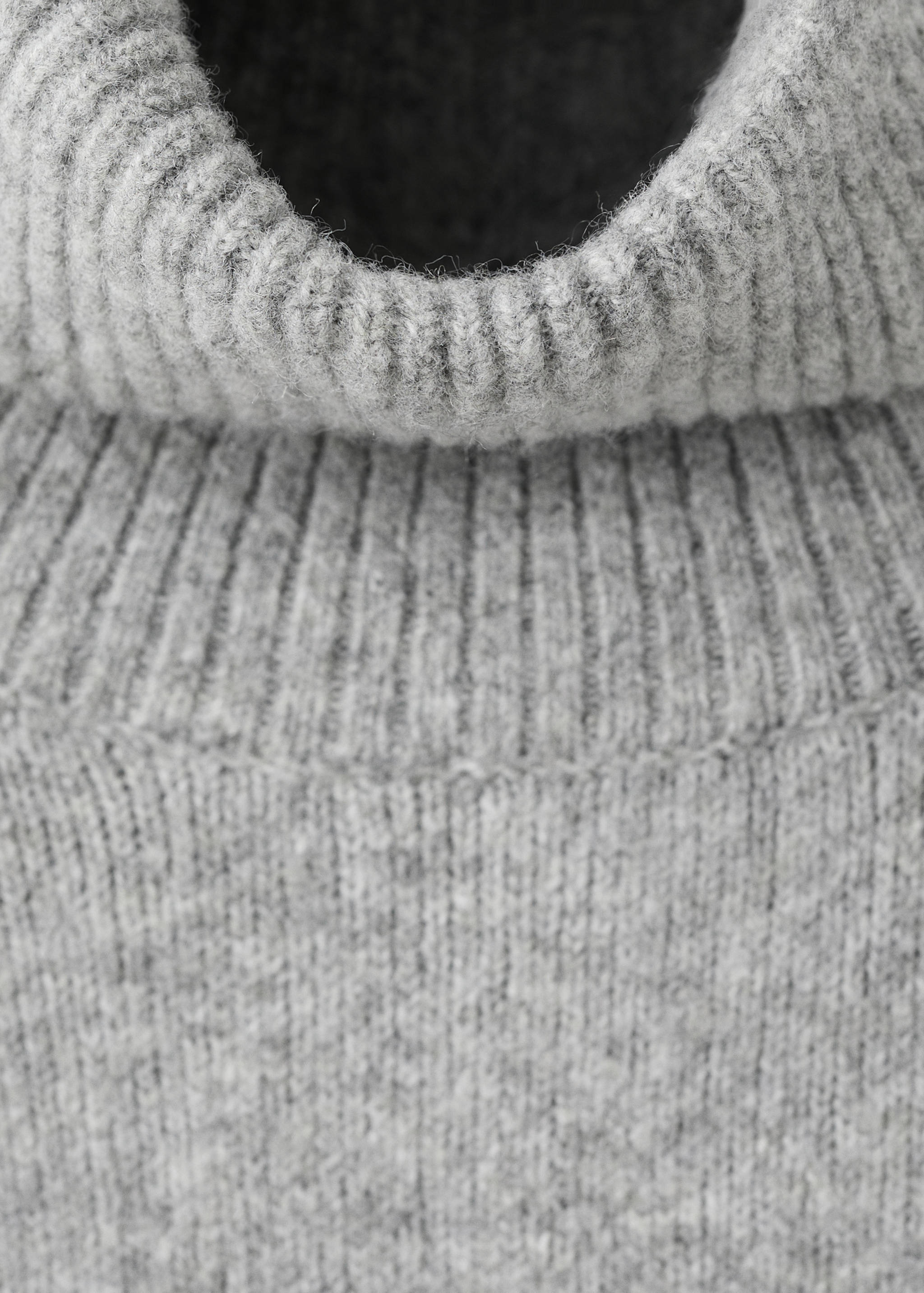 Knitted turtleneck dress - Details of the article 8