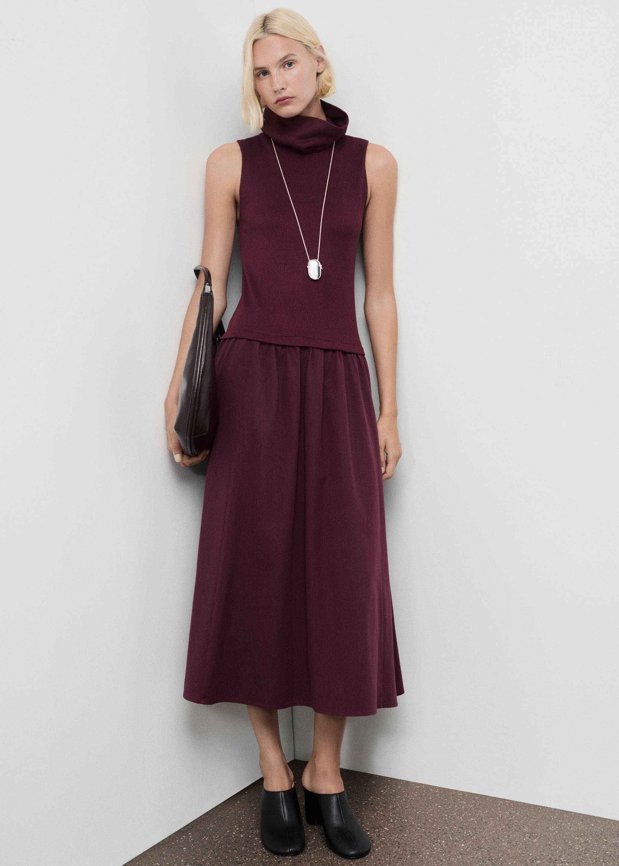 Dress with combined funnel neck - General plane