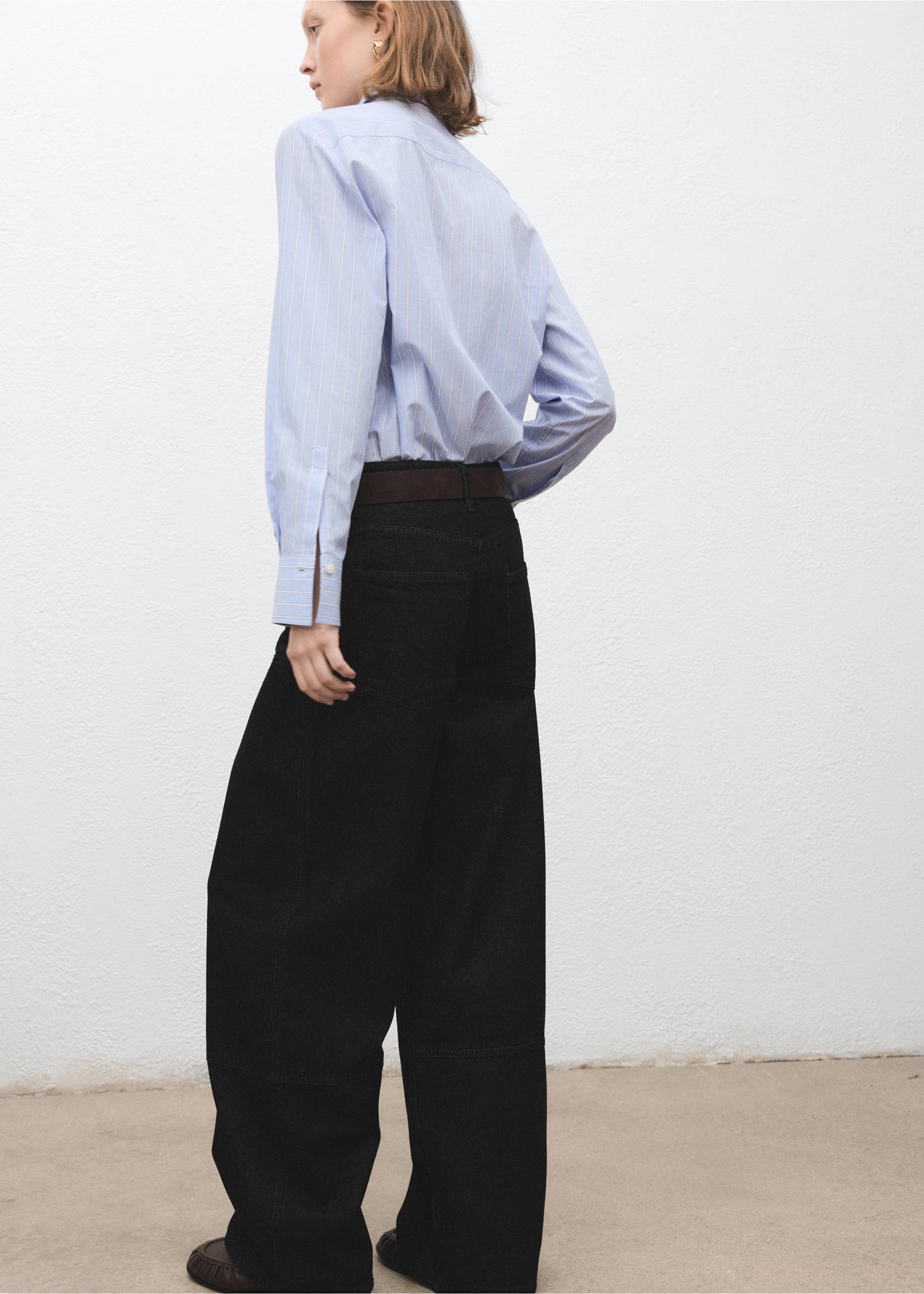 Barrel jeans with patches - Reverse of the article, Black. Ref: 17027814-00.
