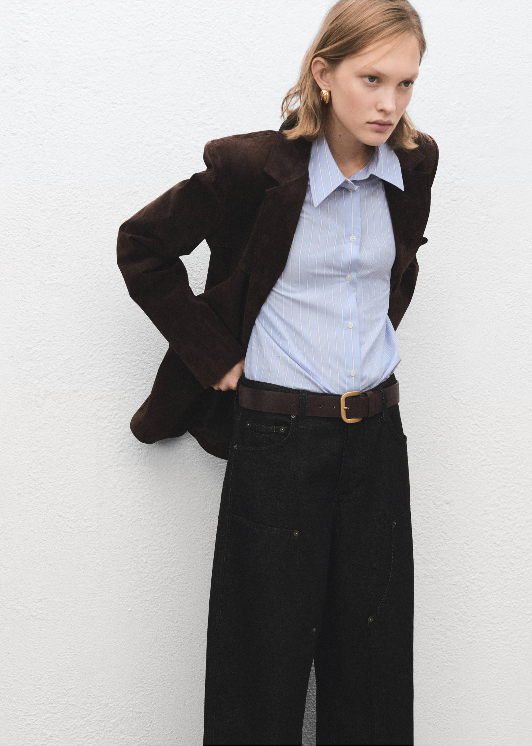 Barrel jeans with patches - Details of the article 1, Black. Ref: 17027814-00.