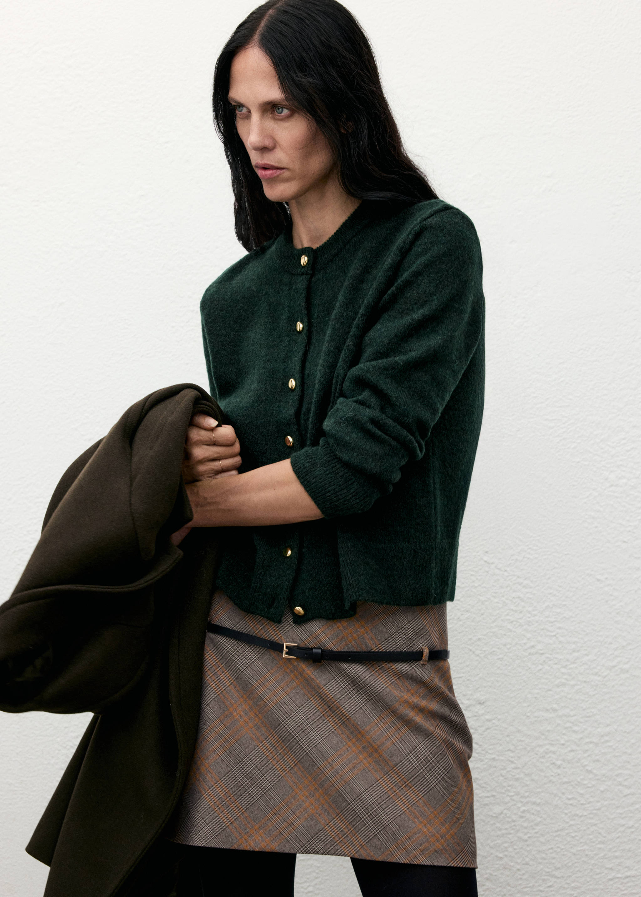 Kardigan z dzianiny na guziki - Plan średni