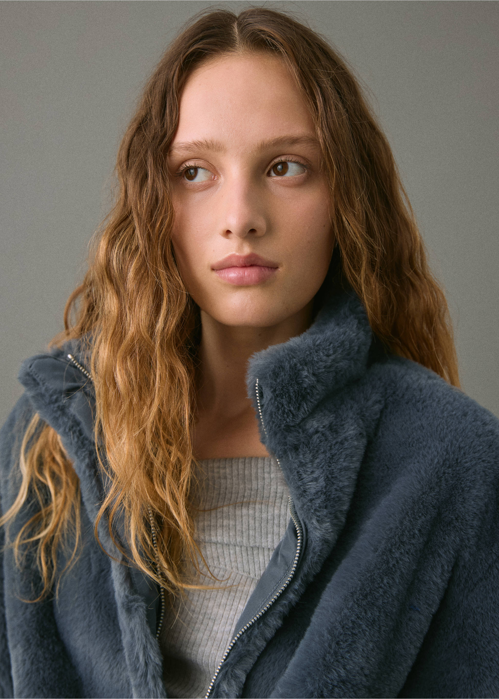 Manteau fausse fourrure - Détail de l'article 1, Gris. Ref: 17027883-00.