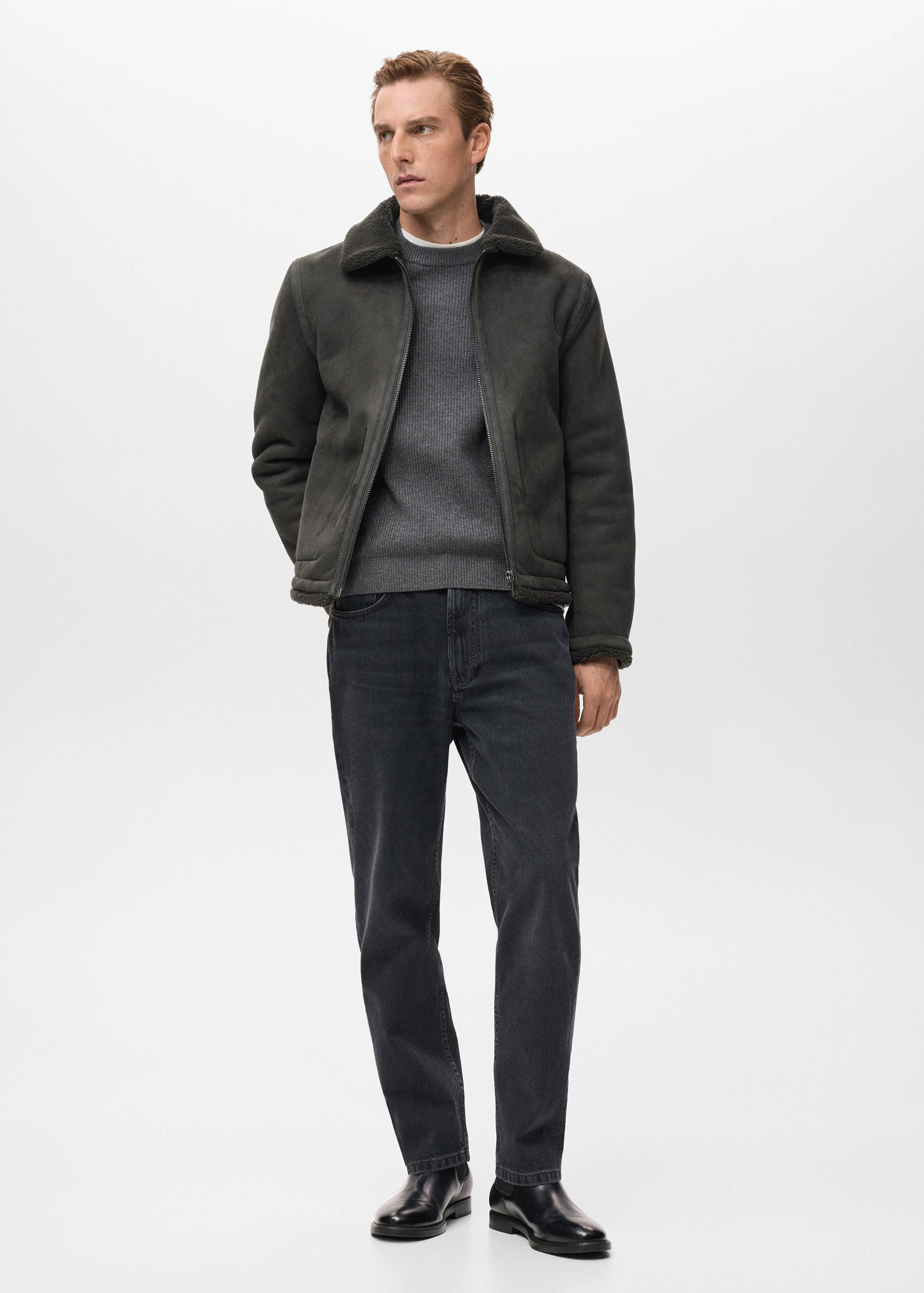 سترة مزدوجة الوجه مع تفاصيل من جلد الغنم - رؤية عامة