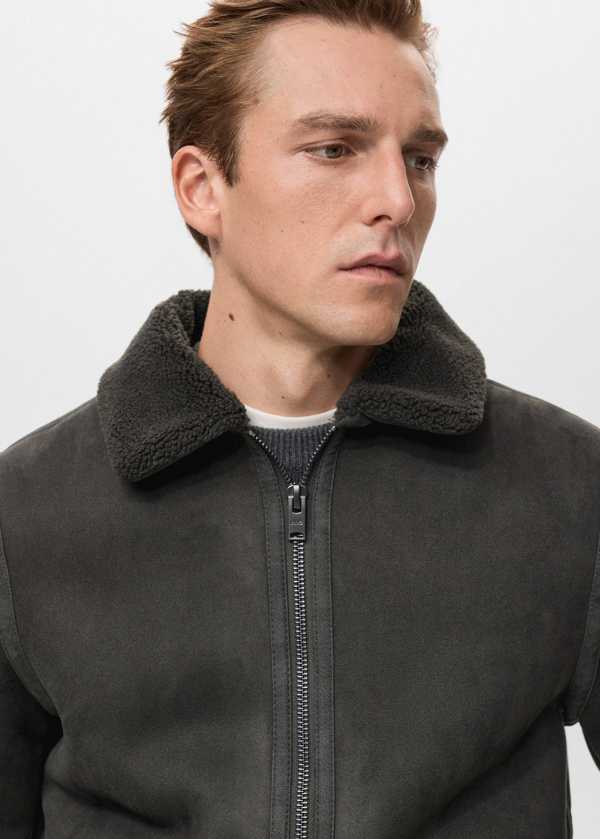 سترة مزدوجة الوجه مع تفاصيل من جلد الغنم - تفاصيل المنتج 1