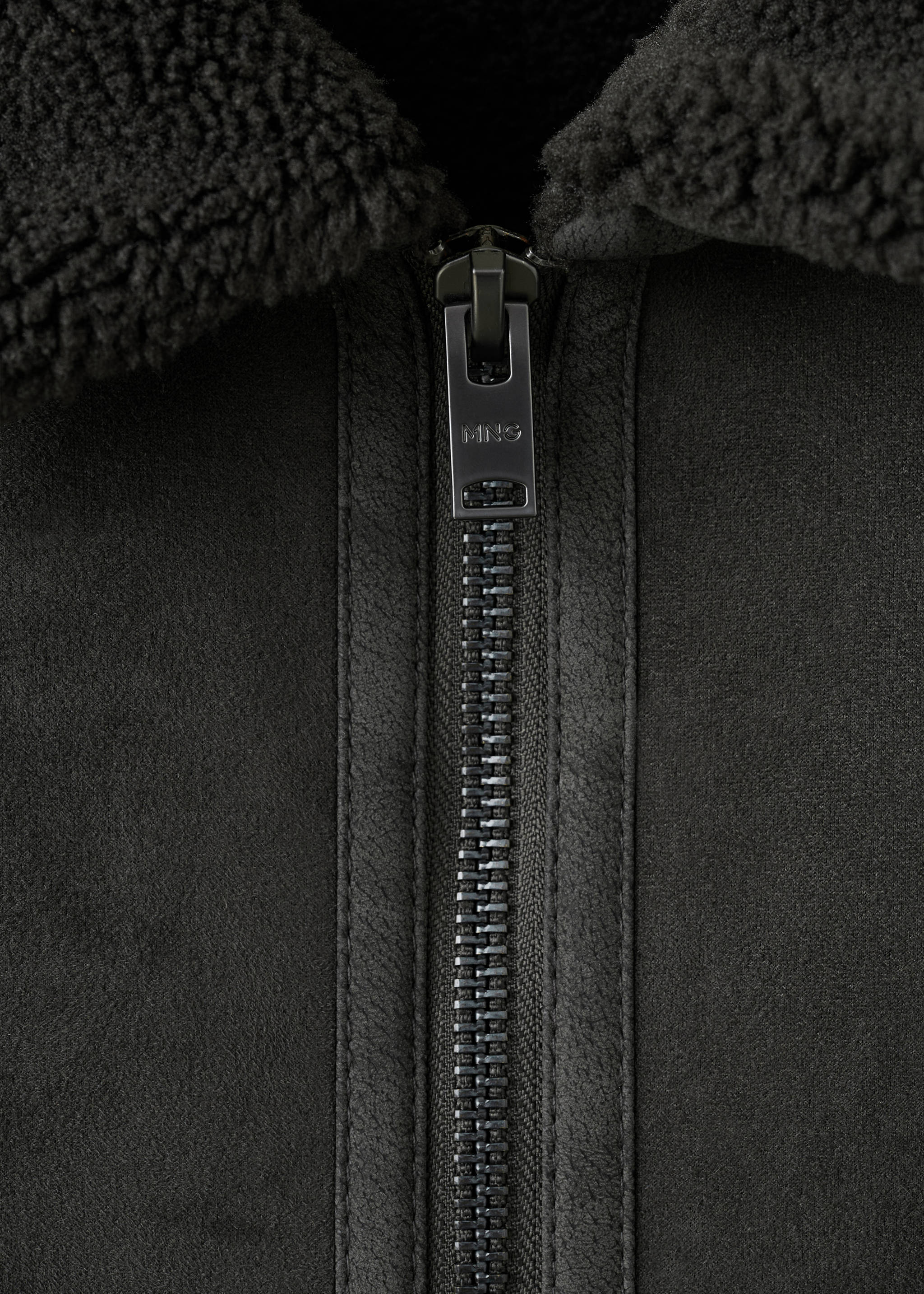 سترة مزدوجة الوجه مع تفاصيل من جلد الغنم - تفاصيل المنتج 8