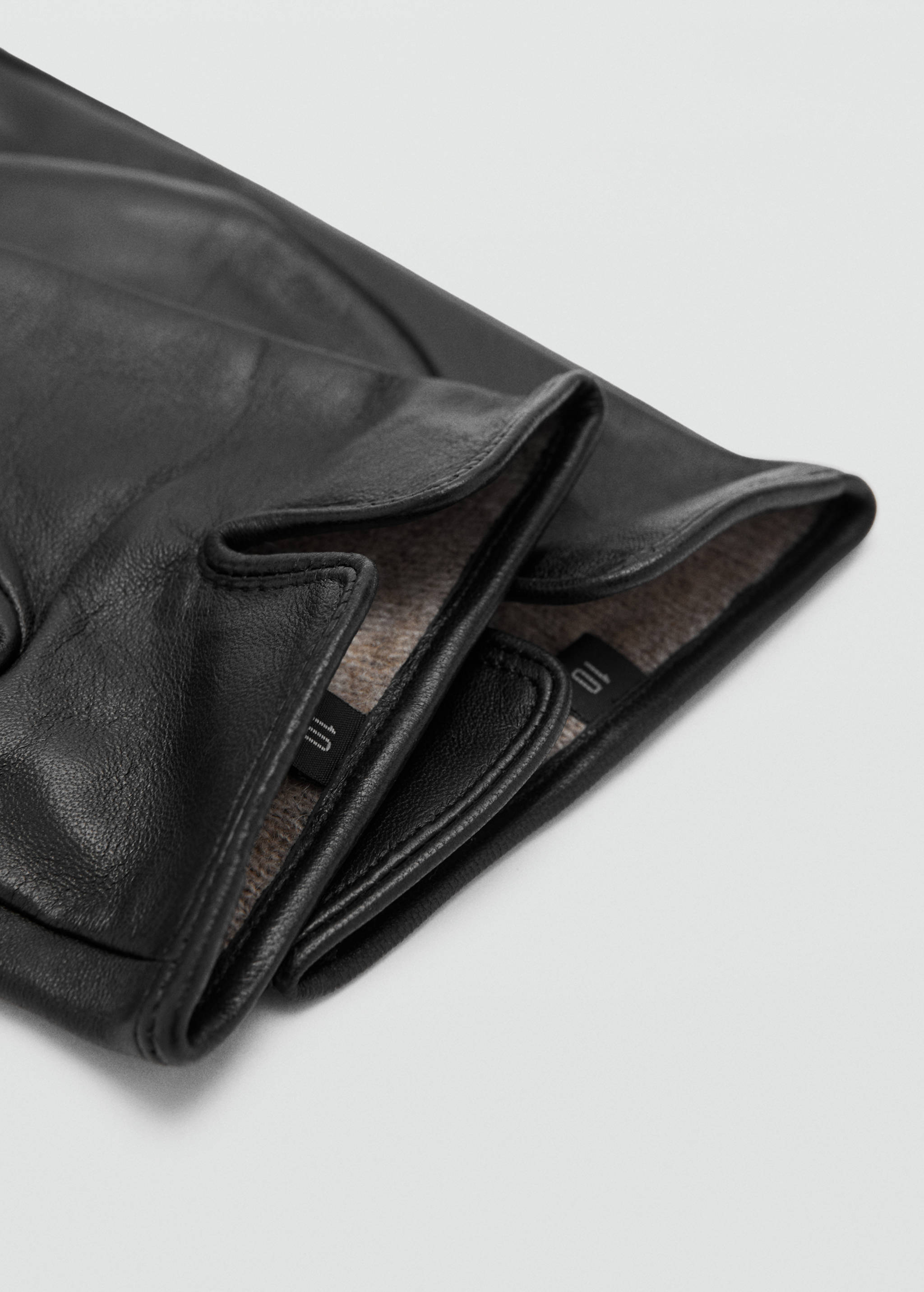 Перчатки 100% кожа со строчками - Деталь изделия 1