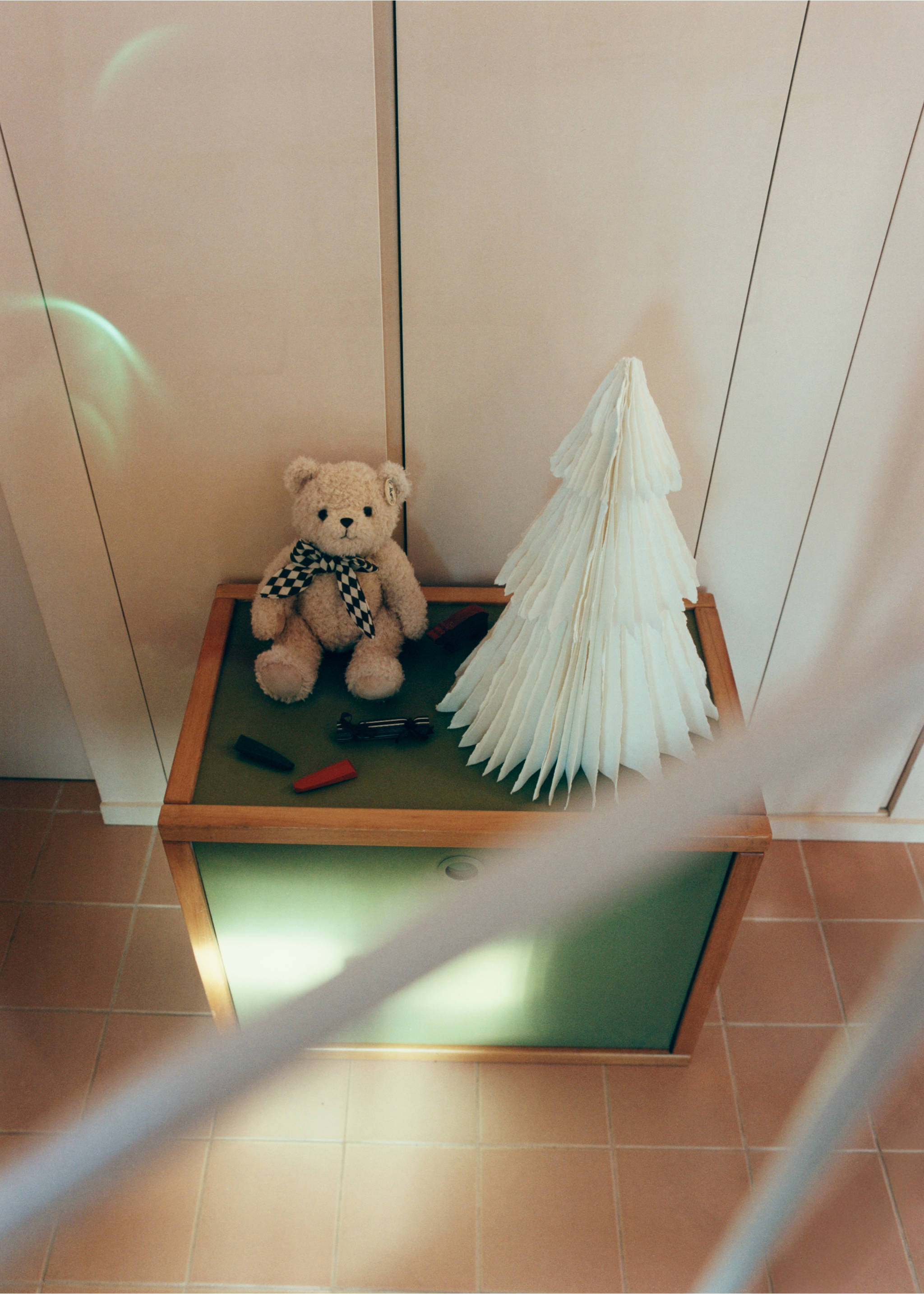 Mittelgroßer Teddybär mit Schleife Beryl - Detail des Artikels 6, Ecru. Ref: 17027903-00.