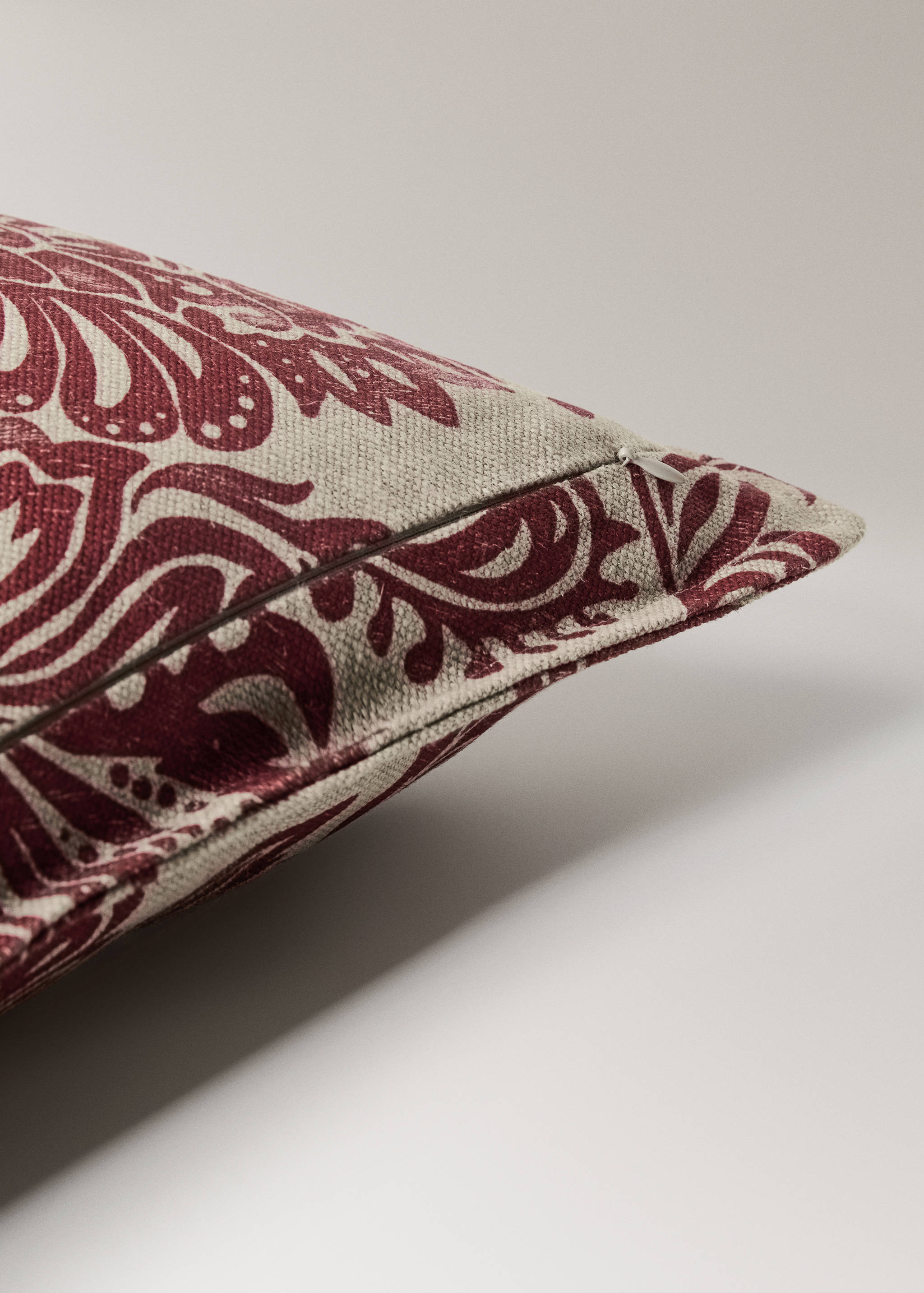Damask-print cushion cover 50x50cm - Details of the article 2