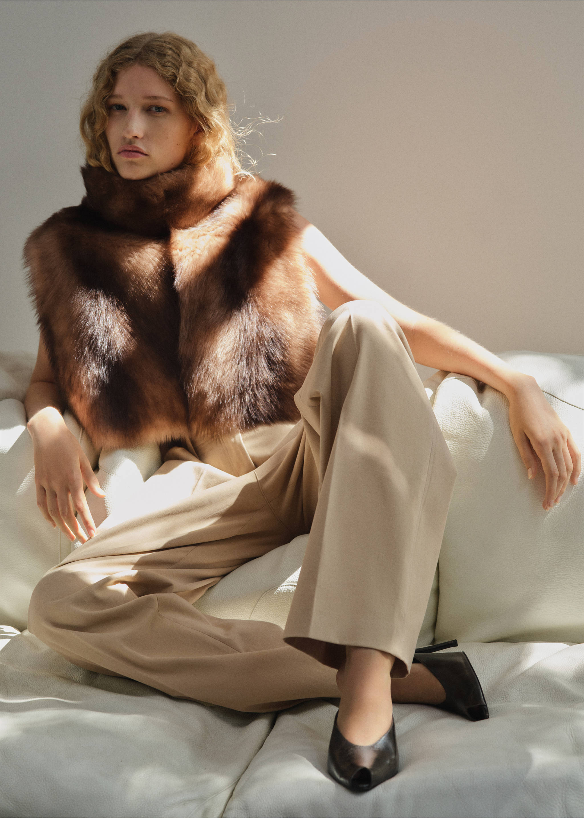 Pantalon denim droit à pinces - Plan moyen, Beige. Ref: 17027912-00.