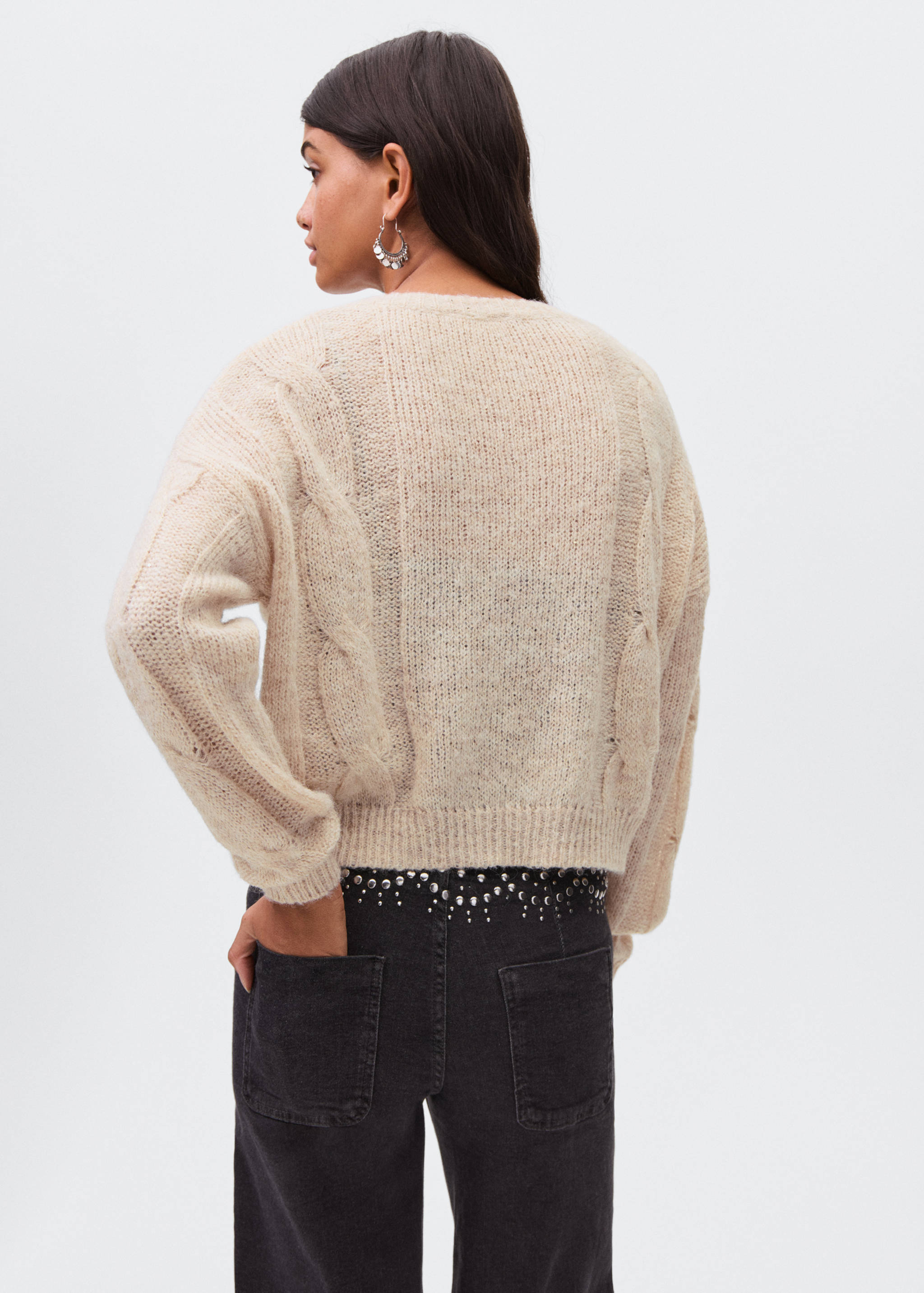 Cable-knit sweater - Reverse of the article