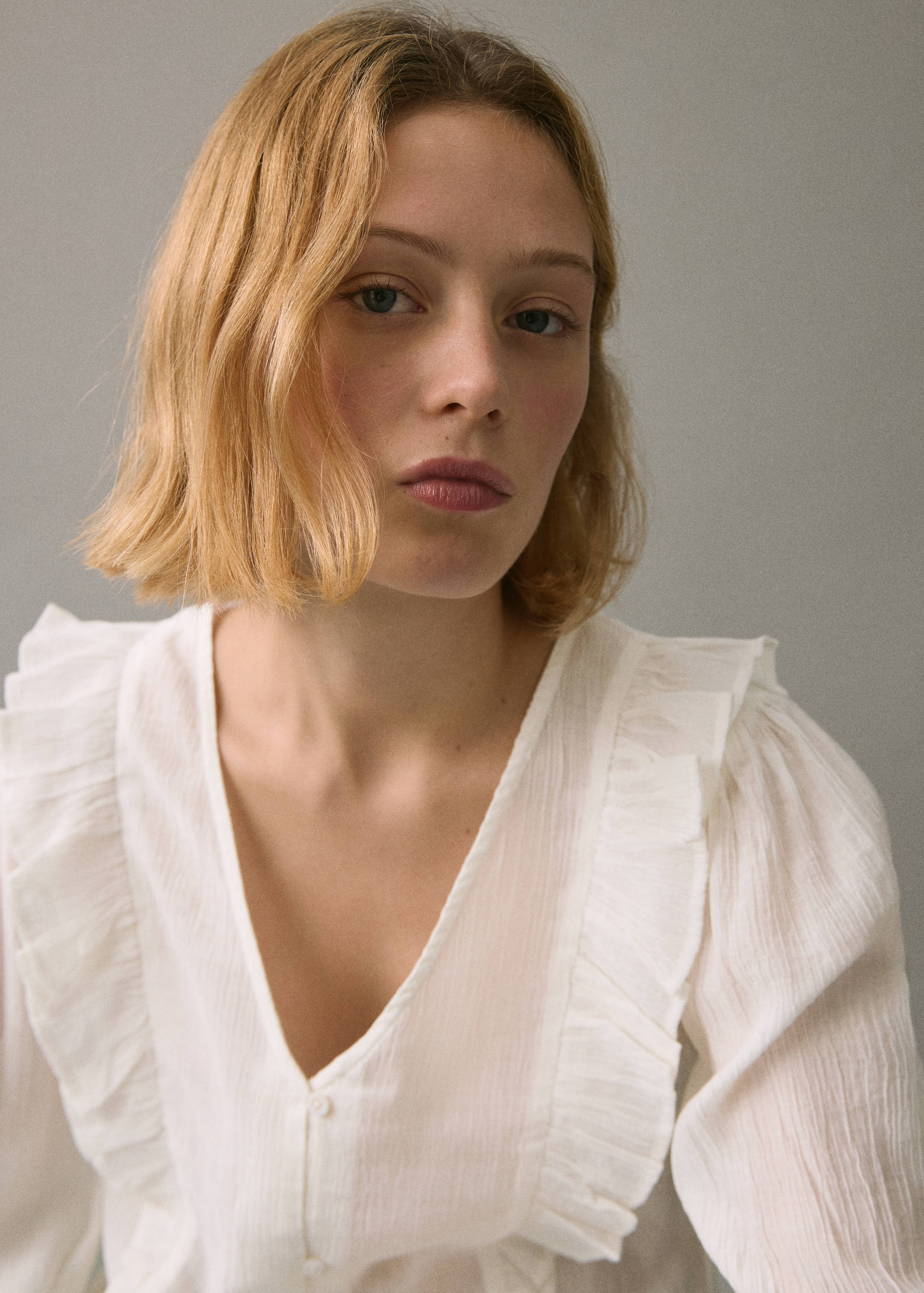 Fluid ruffled blouse - Details of the article 1