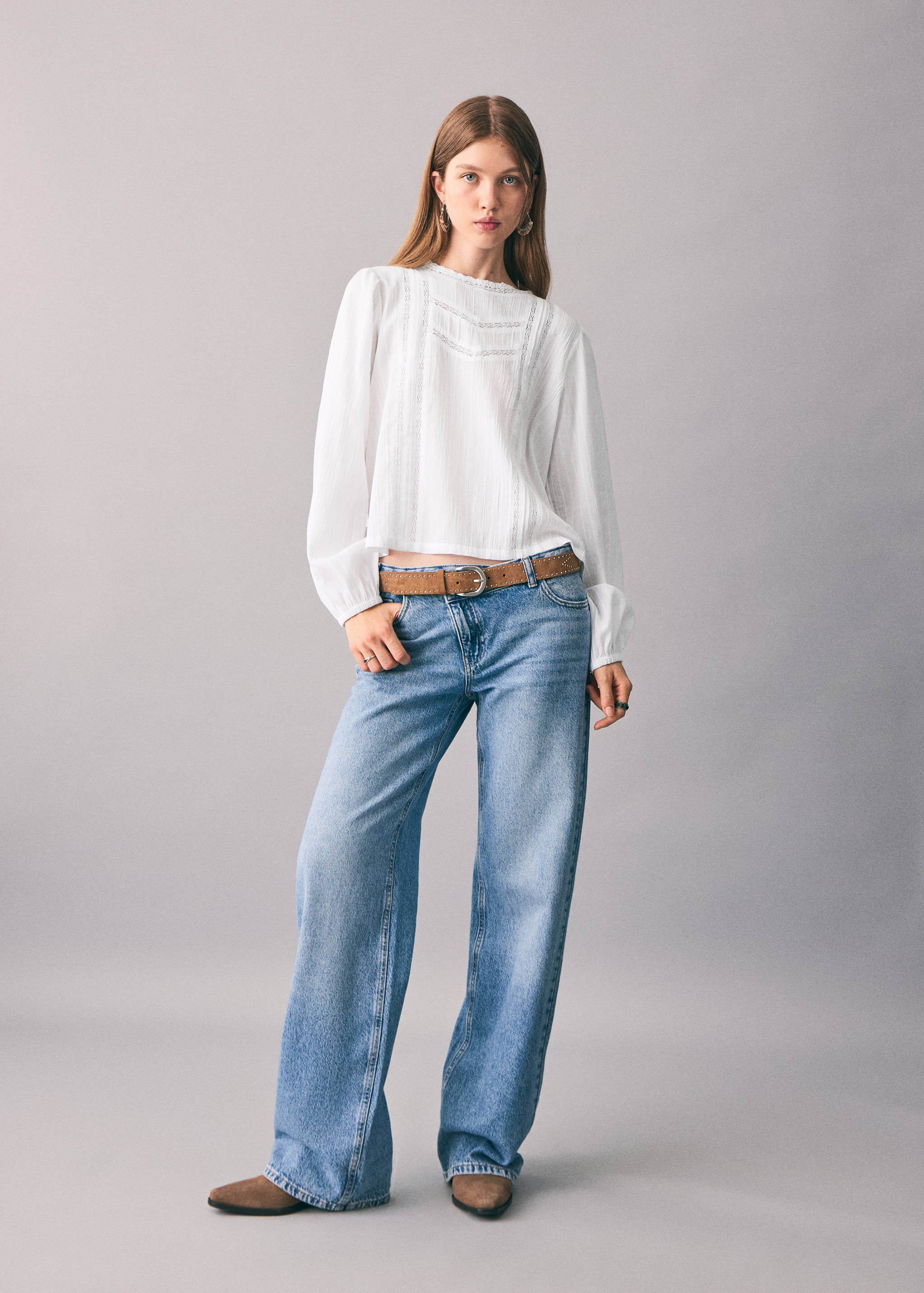 Cotton blouse with lace trim - General plane