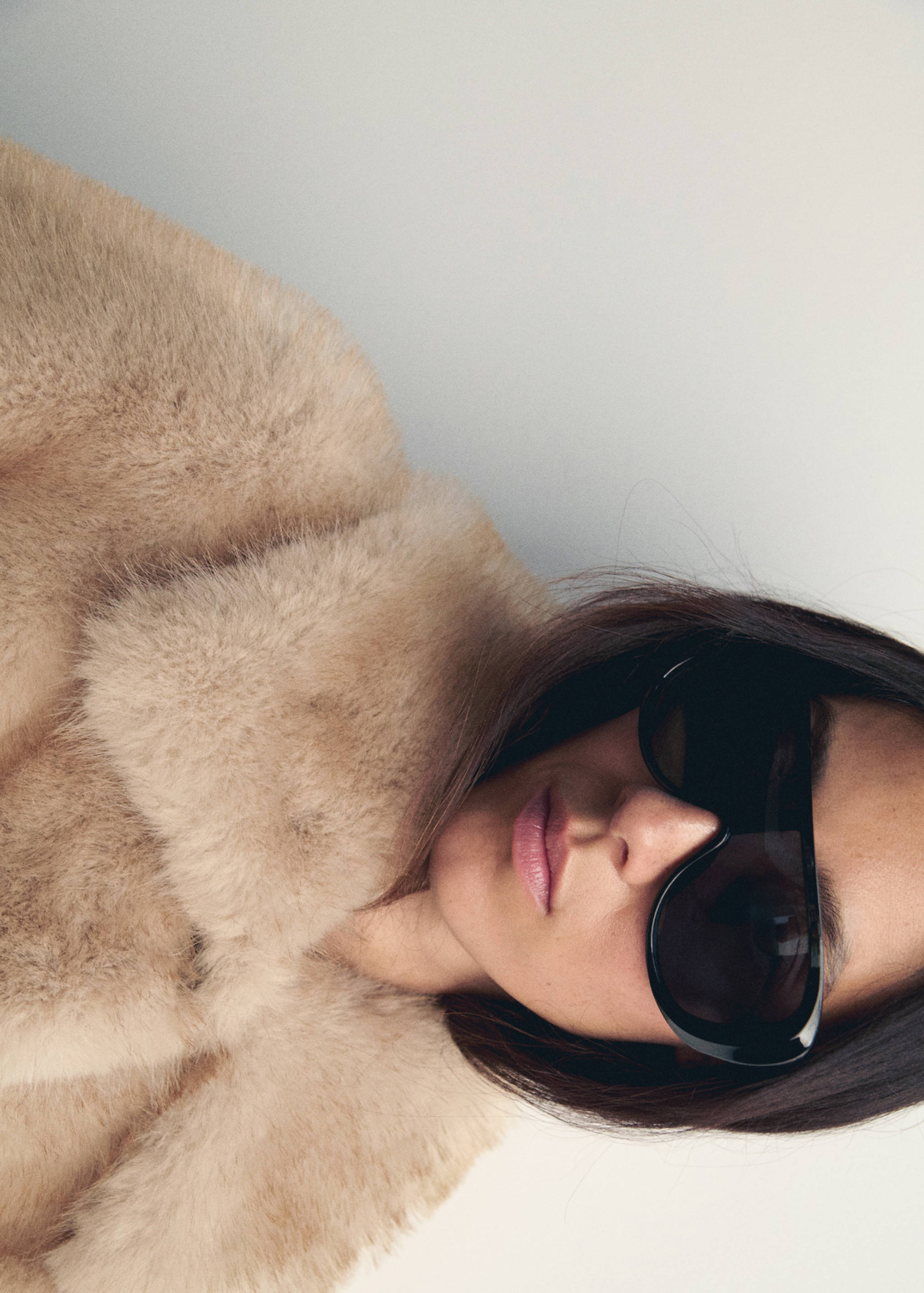 Faux-fur coat with buttons - Medium plane