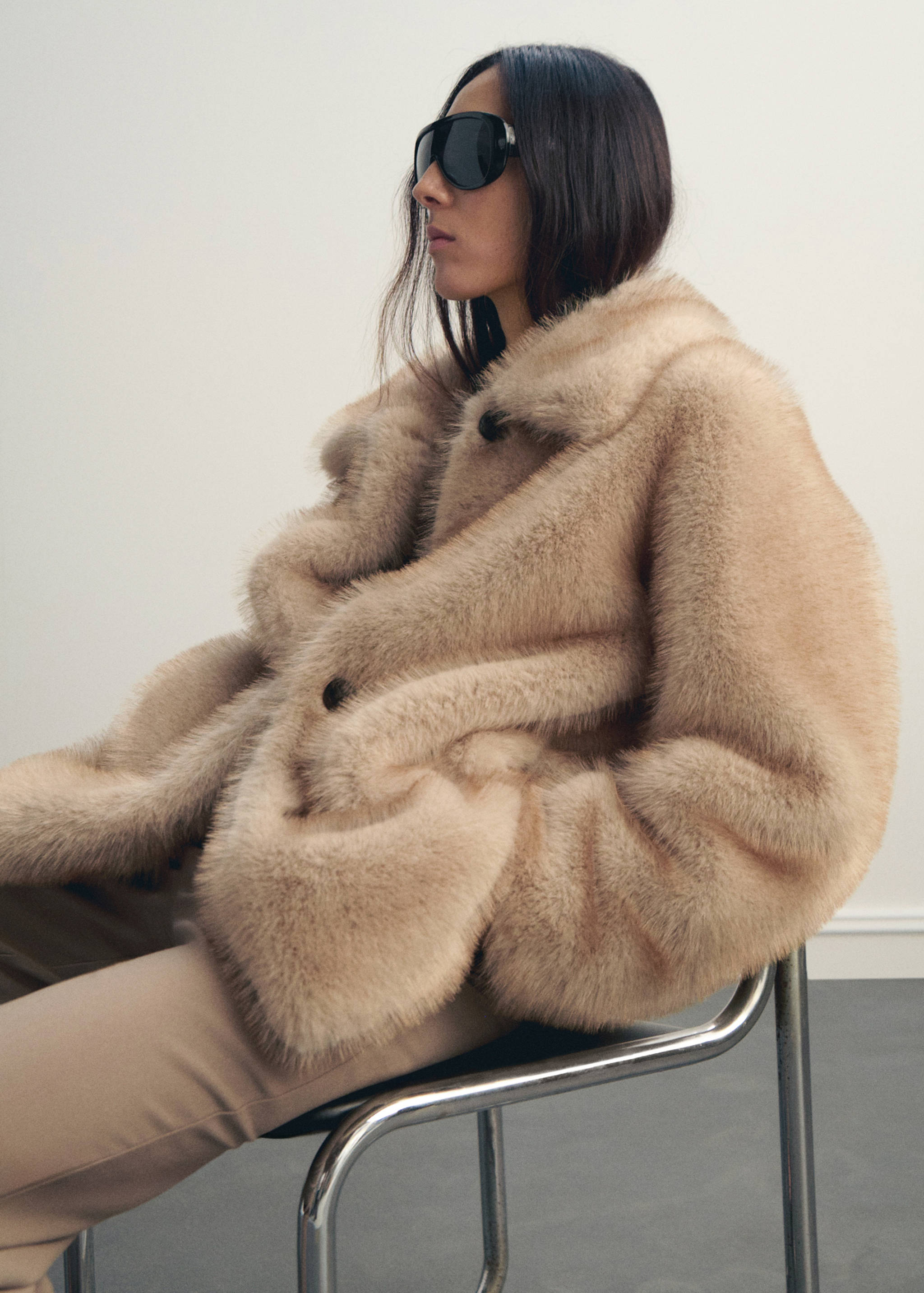 Faux-fur coat with buttons - Details of the article 2