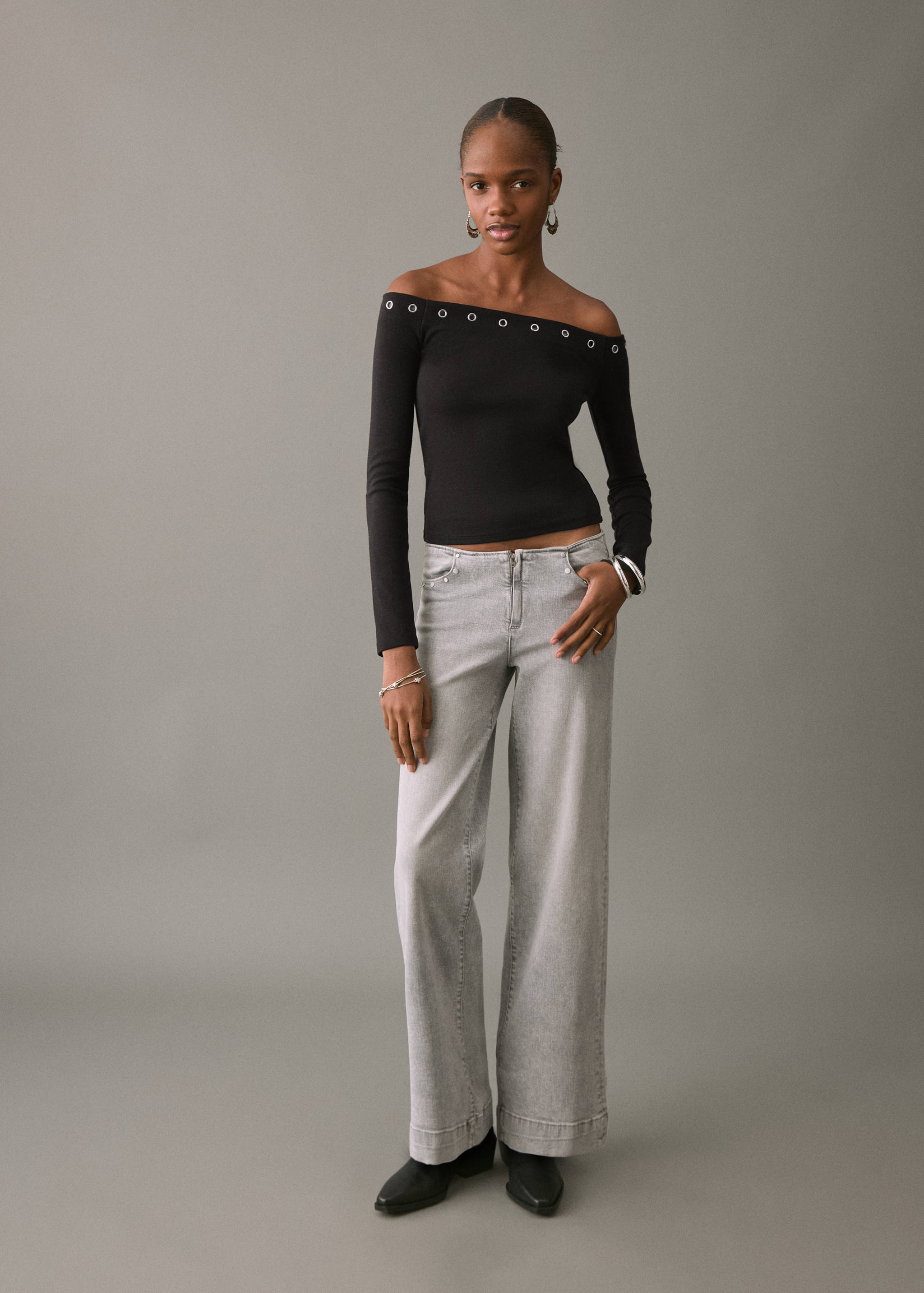 Csónaknyakú póló szegecsekkel - Általános sík