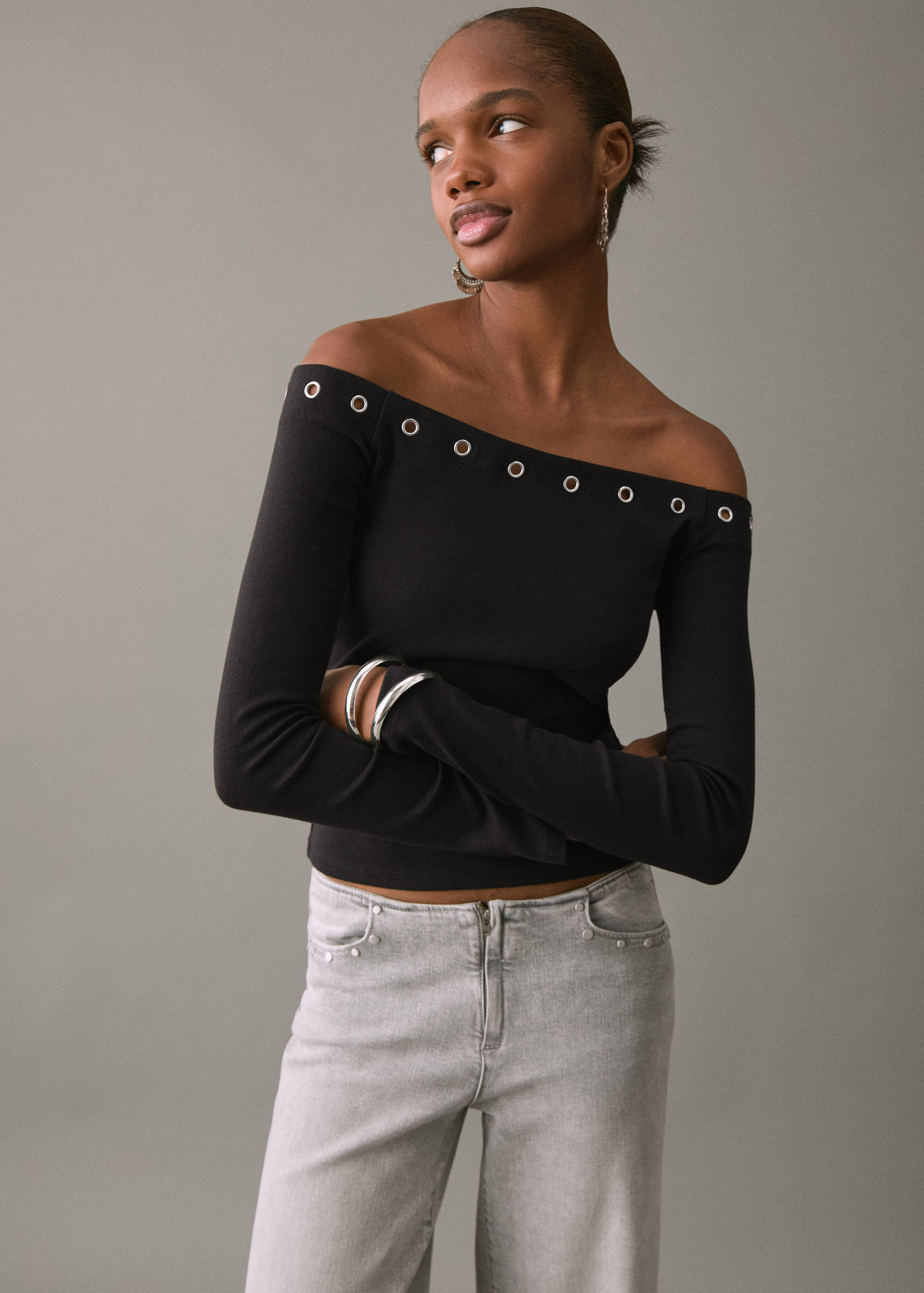 Csónaknyakú póló szegecsekkel - Felezősík