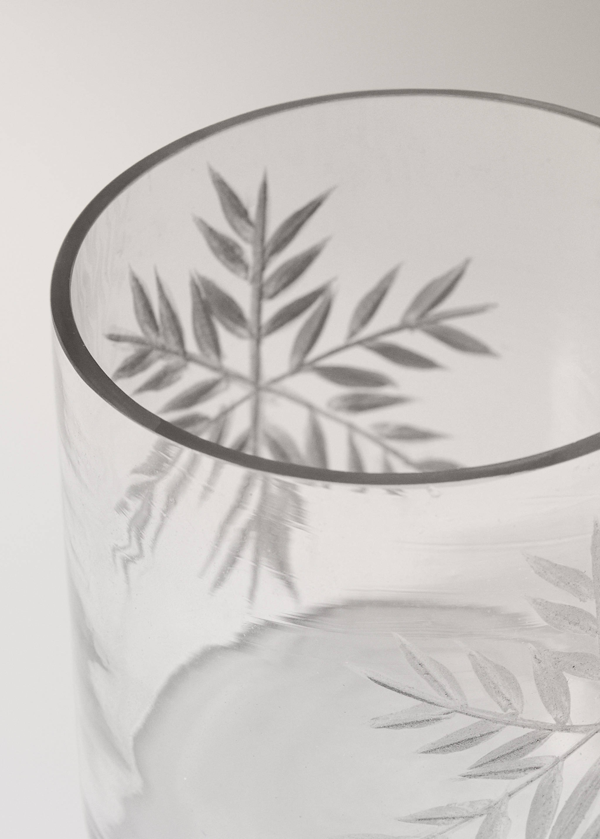 Cut glass candle holder - Details of the article 1
