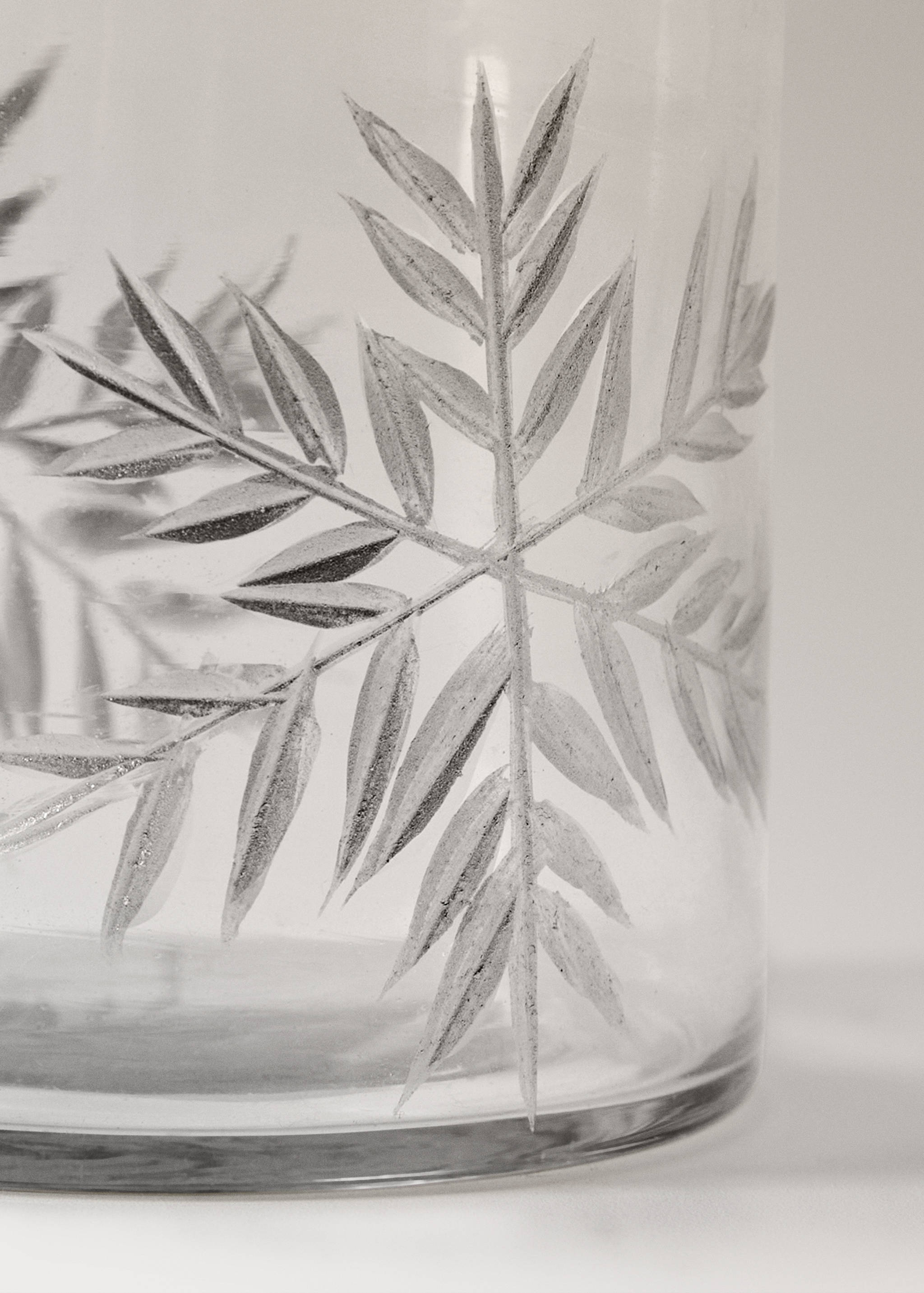 Cut glass candle holder - Details of the article 2