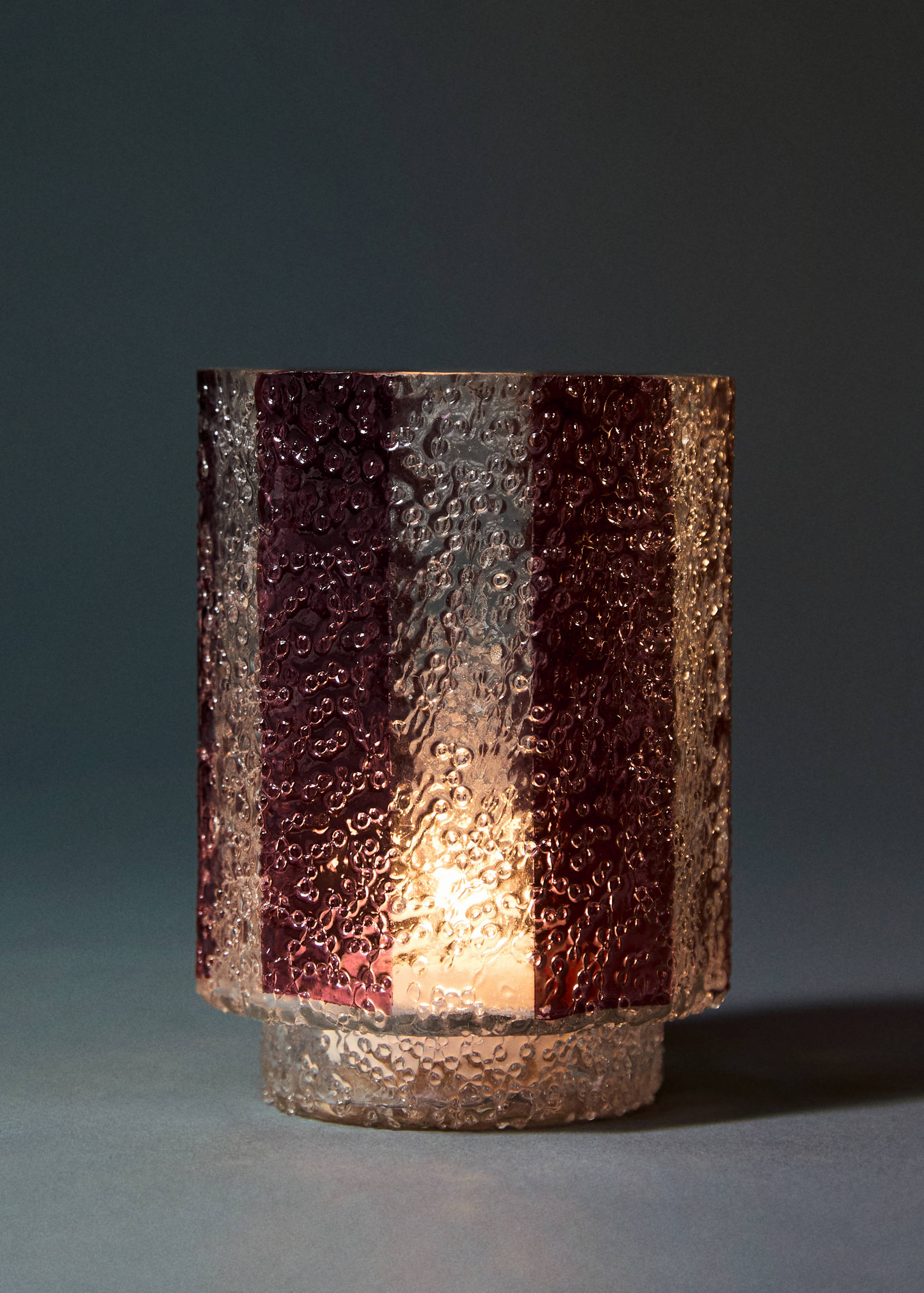 Mały szklany świecznik w paski - Plan ogólny