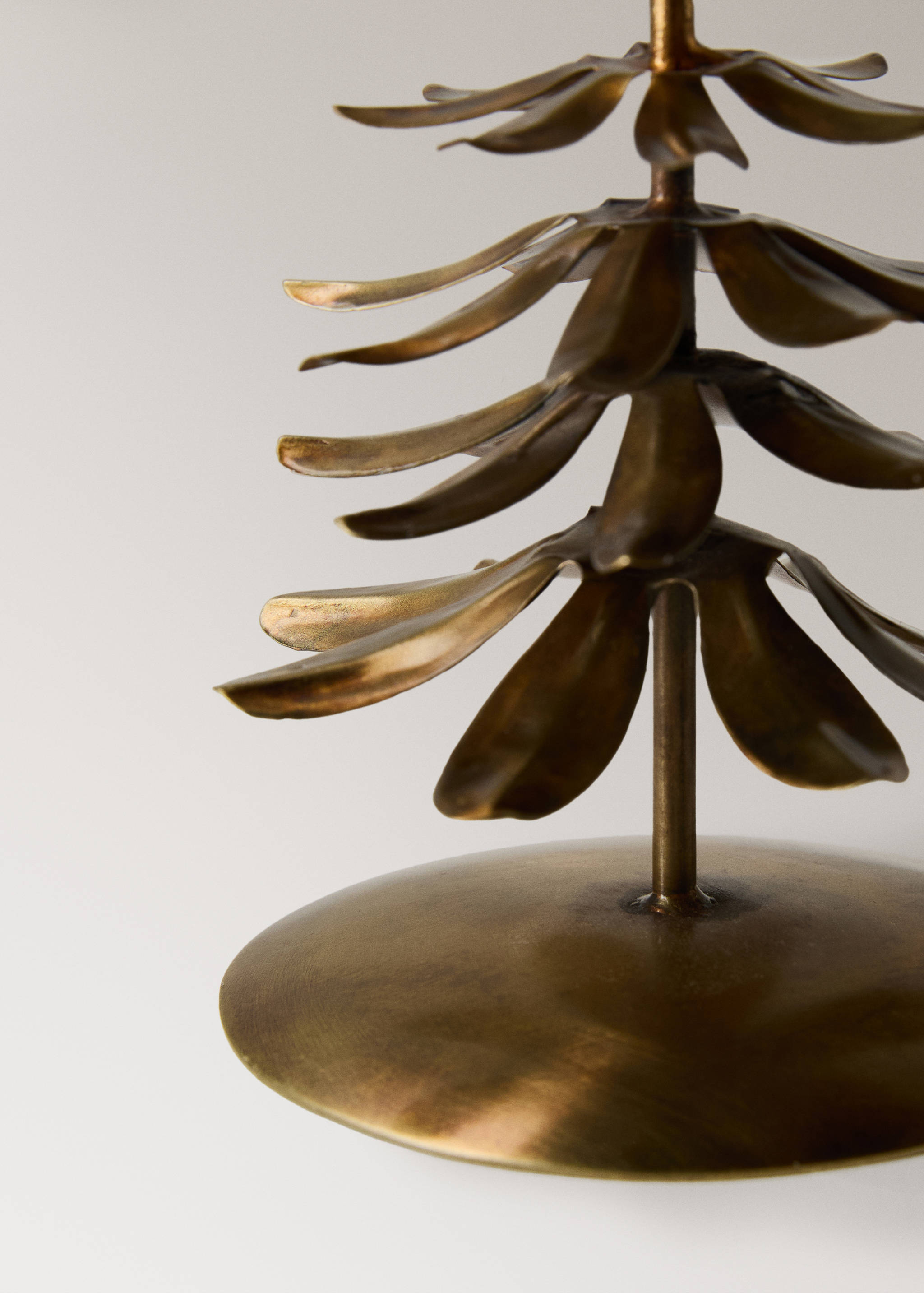Metal tree candelabra - Details of the article 2