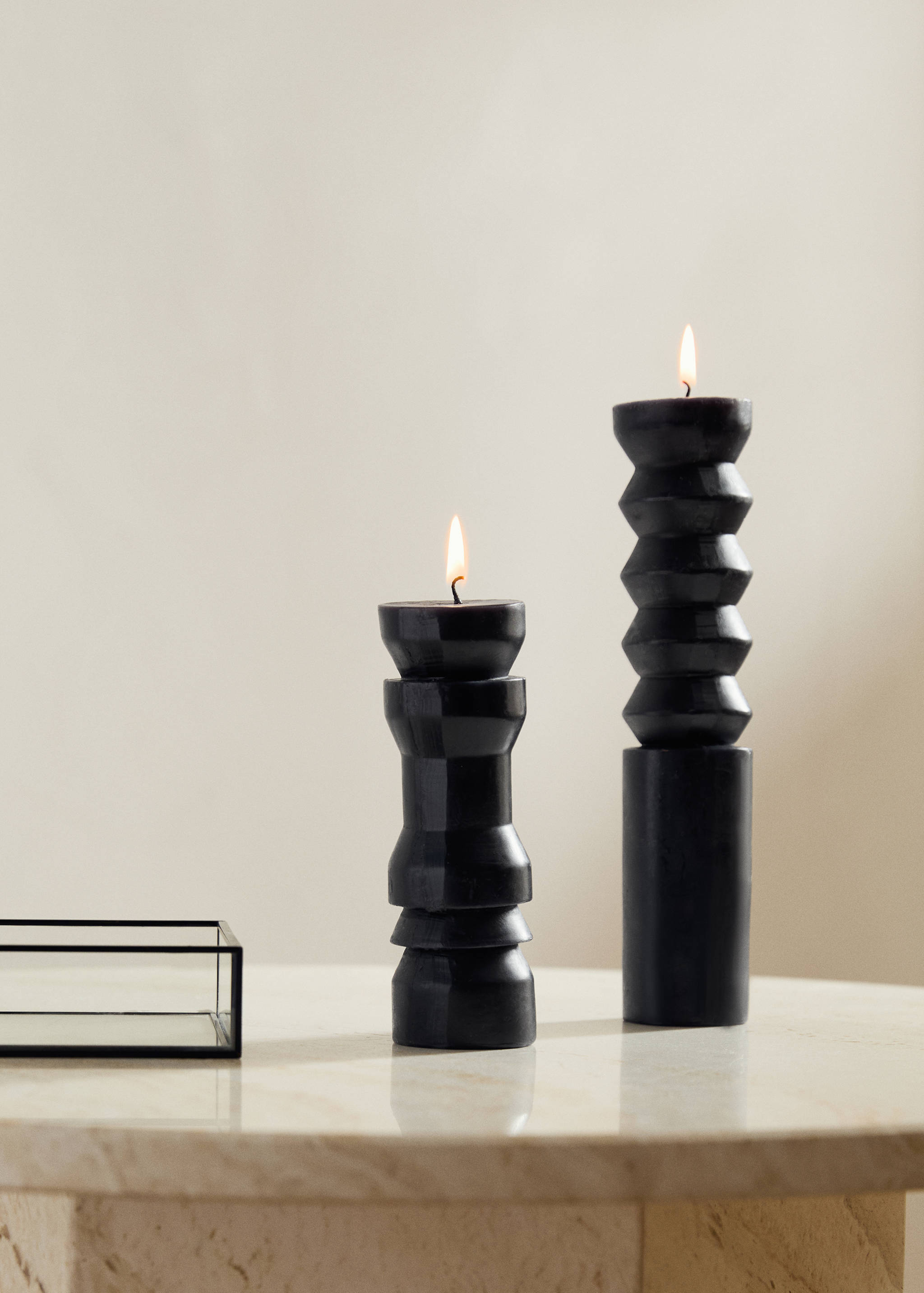 Low sculptural candle - General plane