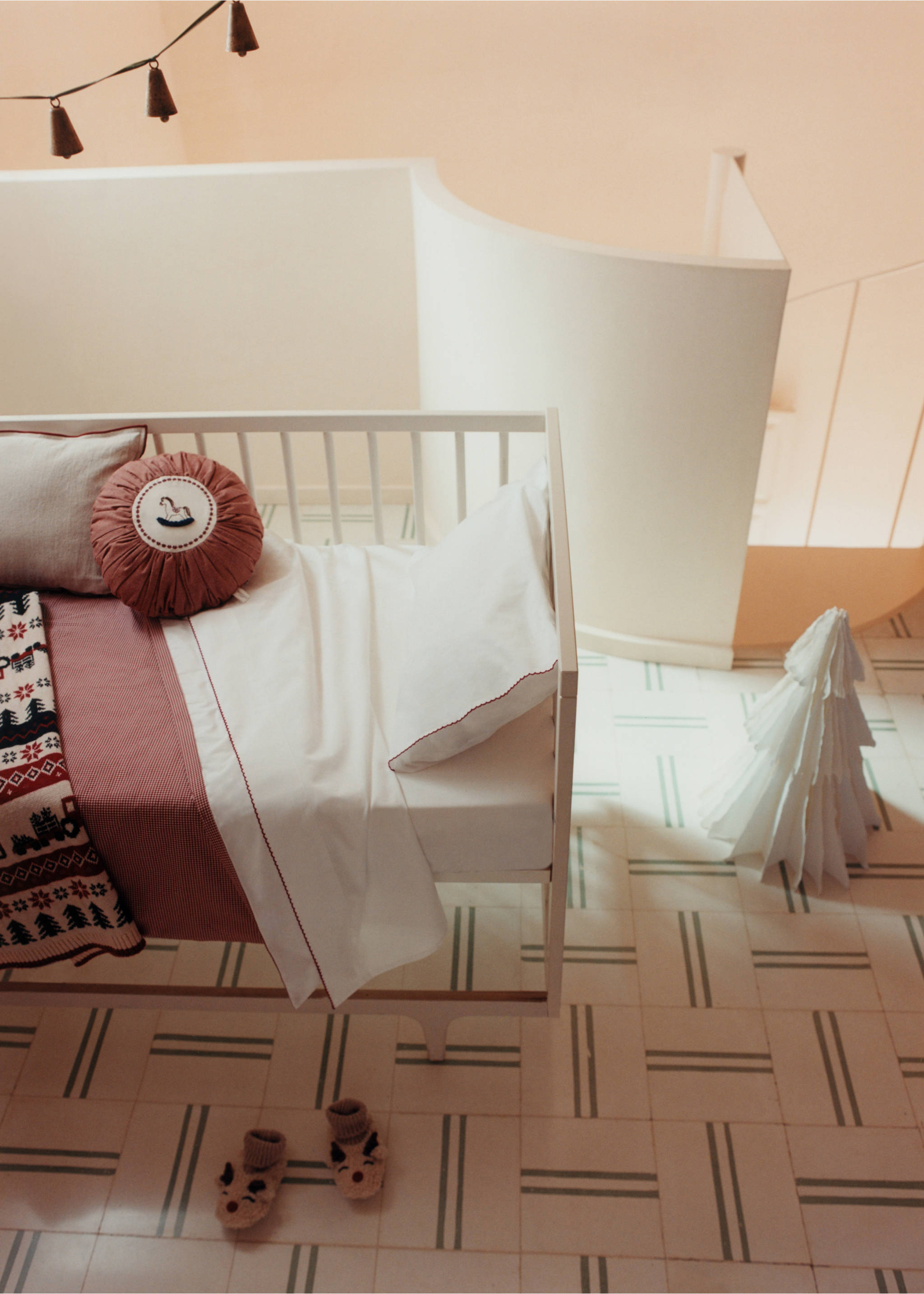 Gornja plahta za krevetić od pamučnog perkala s kontrastnim detaljem - Detalji artikla 6, Bijela. Ref: 17028634-00.