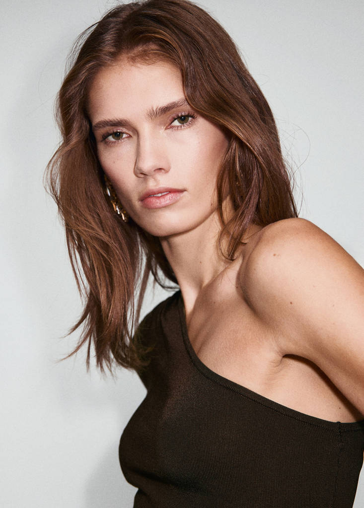 Fine-knit dress with asymmetrical sleeves — Chocolate