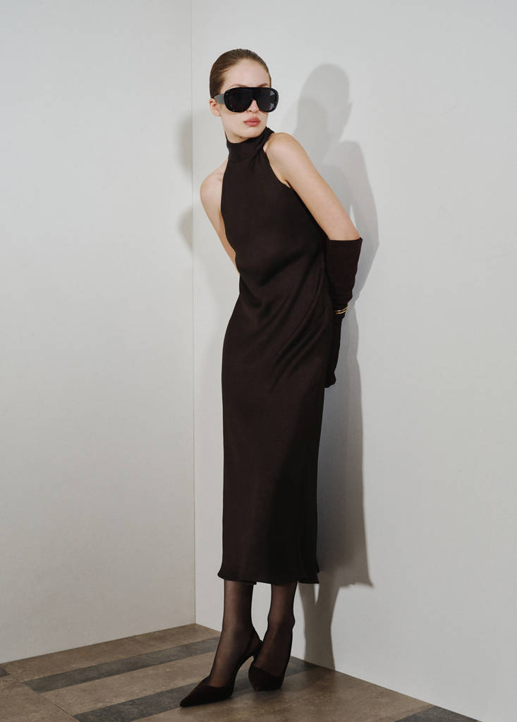 Satin dress with creased effect — Chocolate