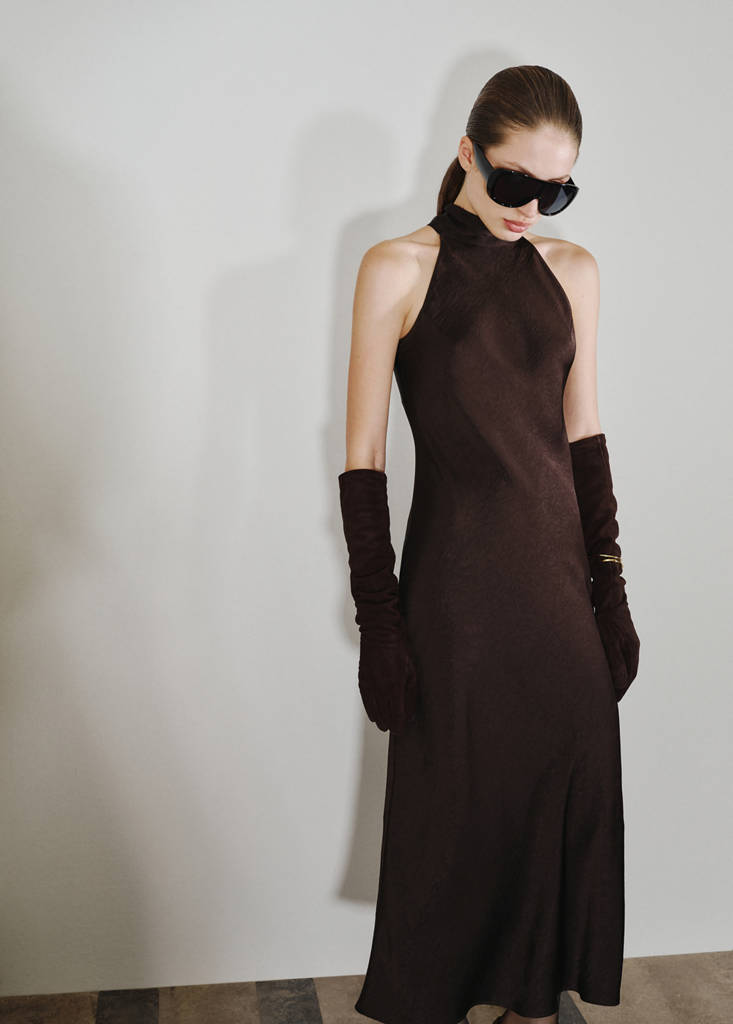 Satin dress with creased effect — Chocolate