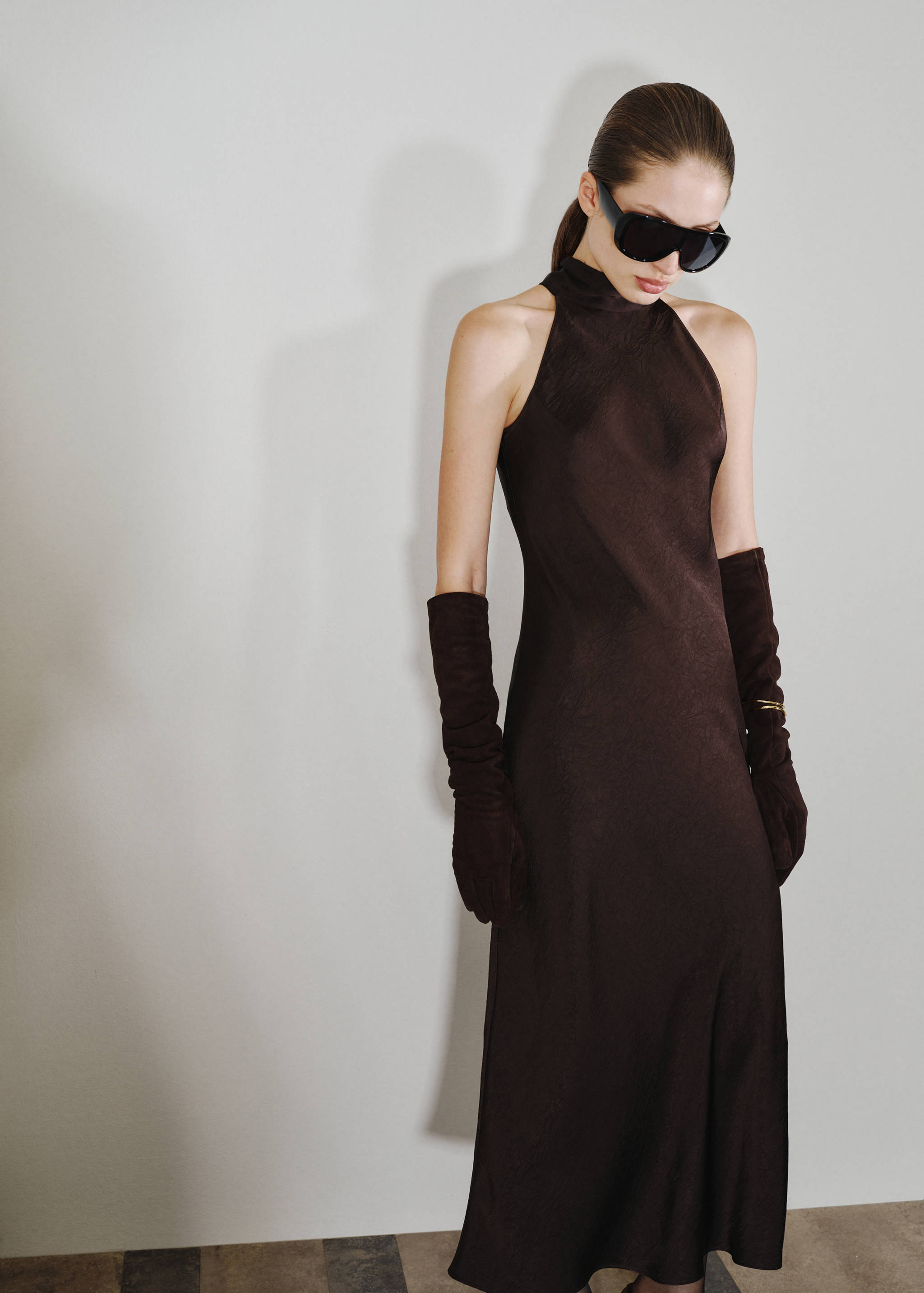 Satin dress with creased effect - Medium plane