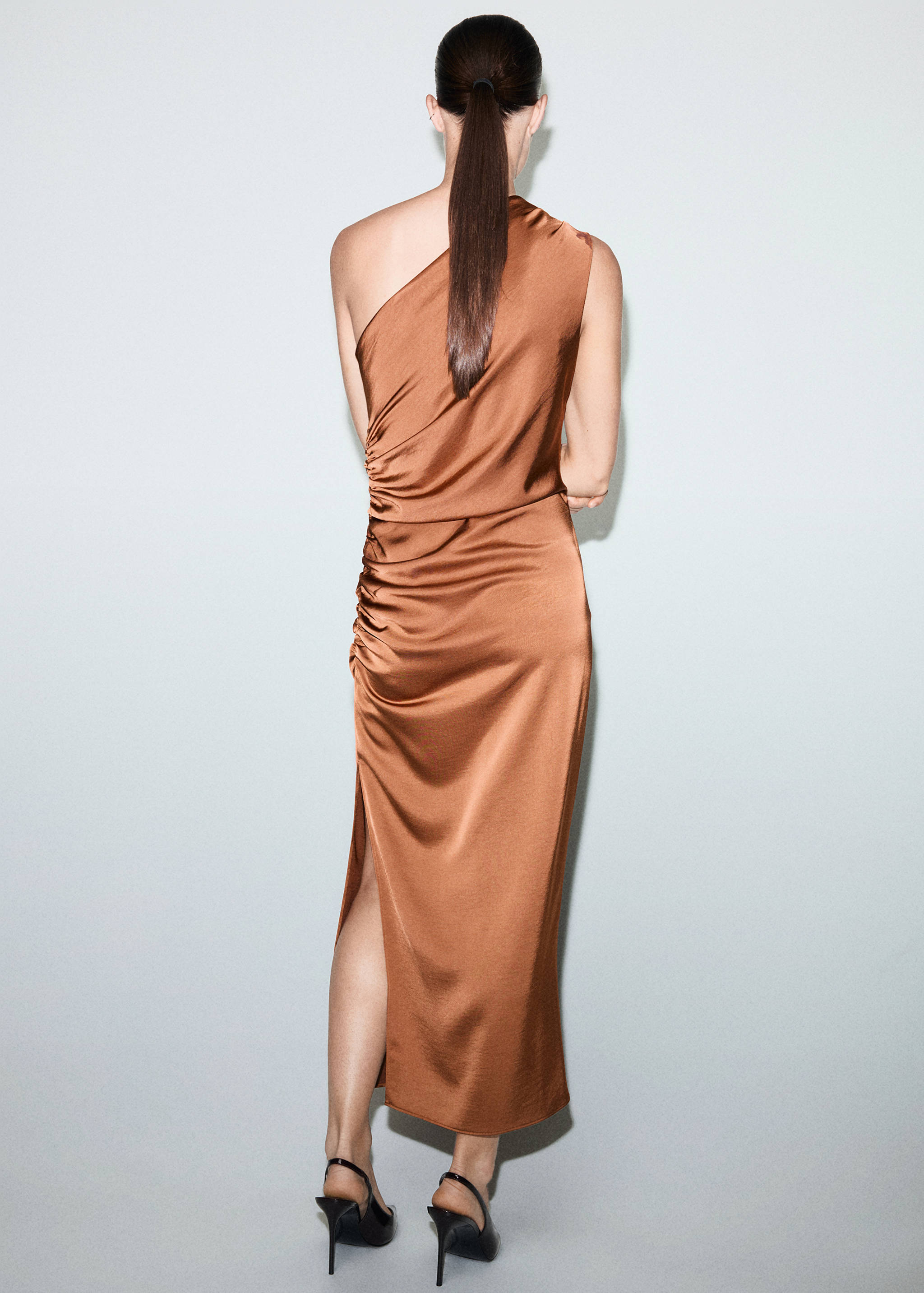 Asymmetrical satin dress - Reverse of the article