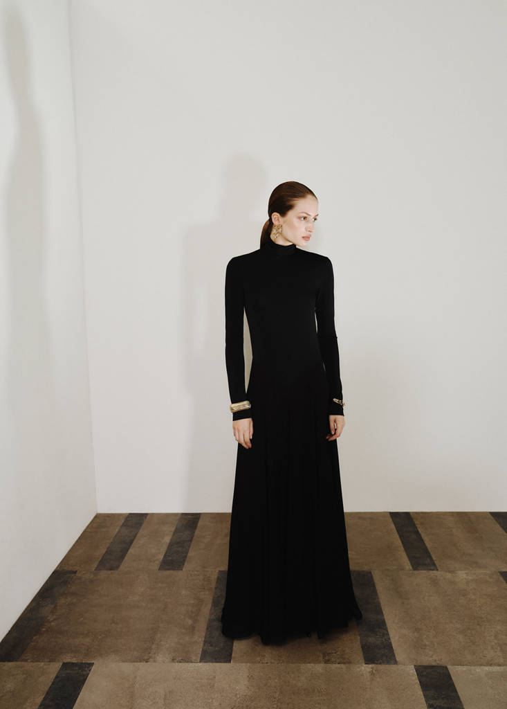 MANGO - Robe évasée col montant noir - L