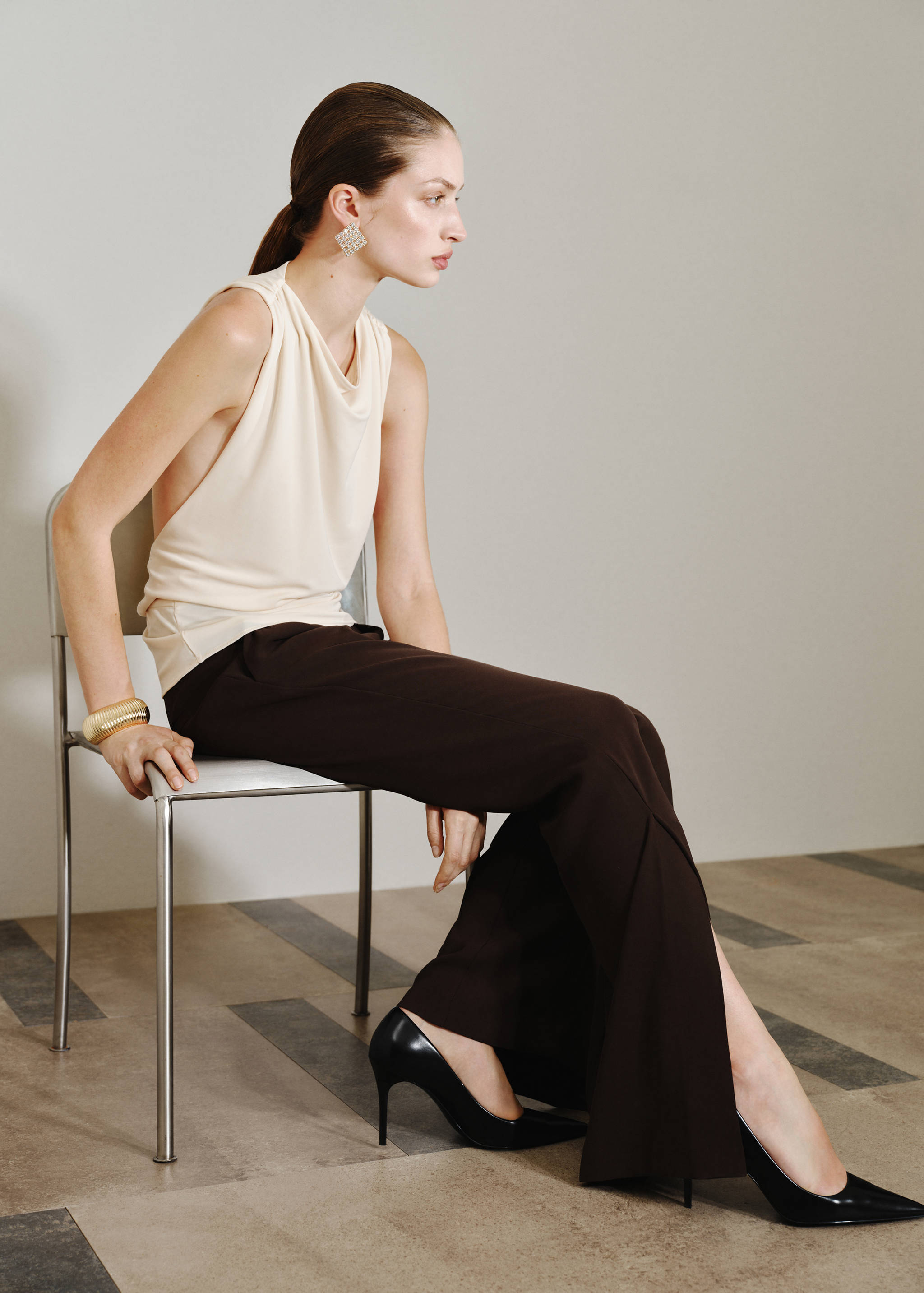 Draped top with metallic detail - Details of the article 2