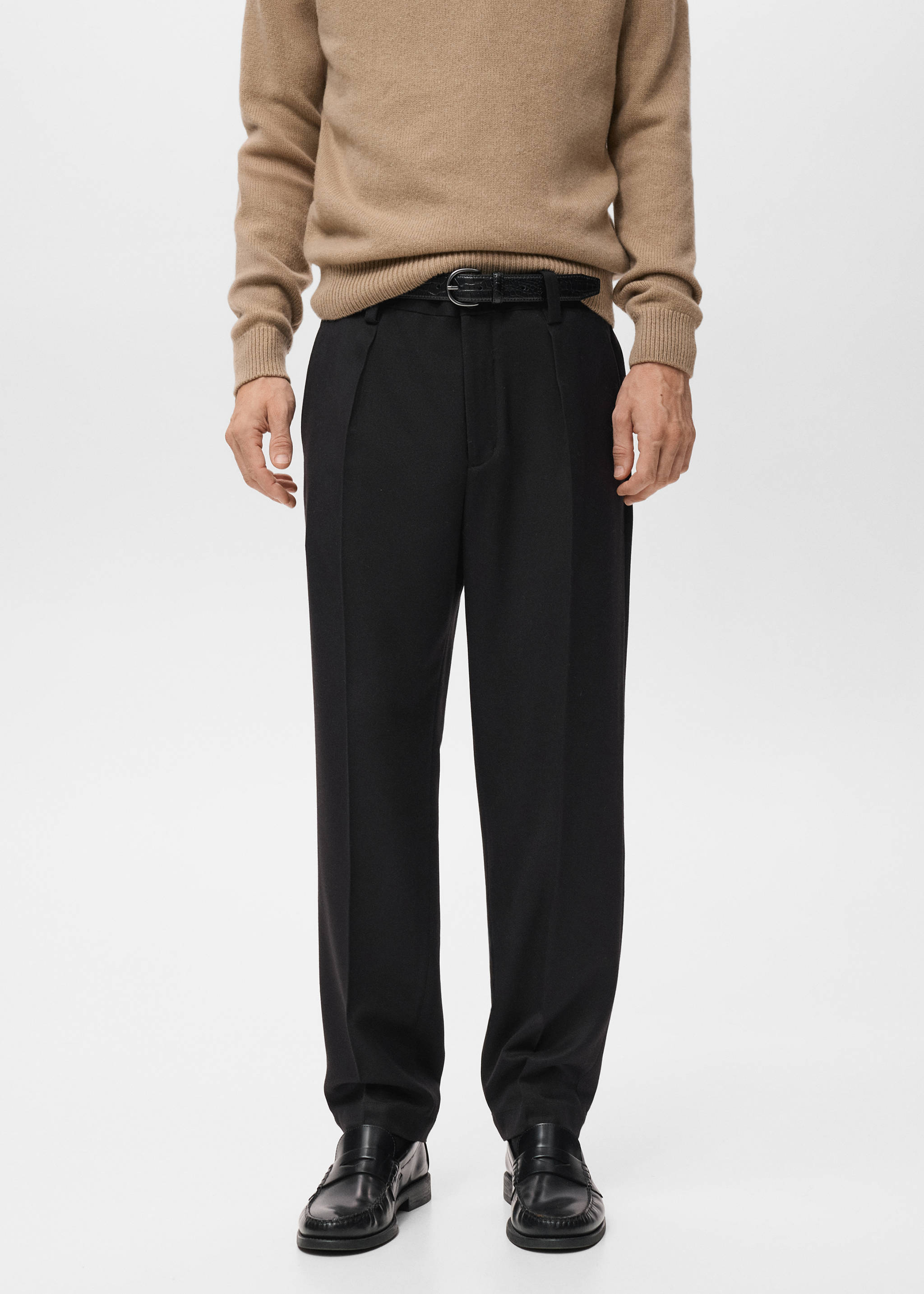 Штани regular fit з виточками - Середній план