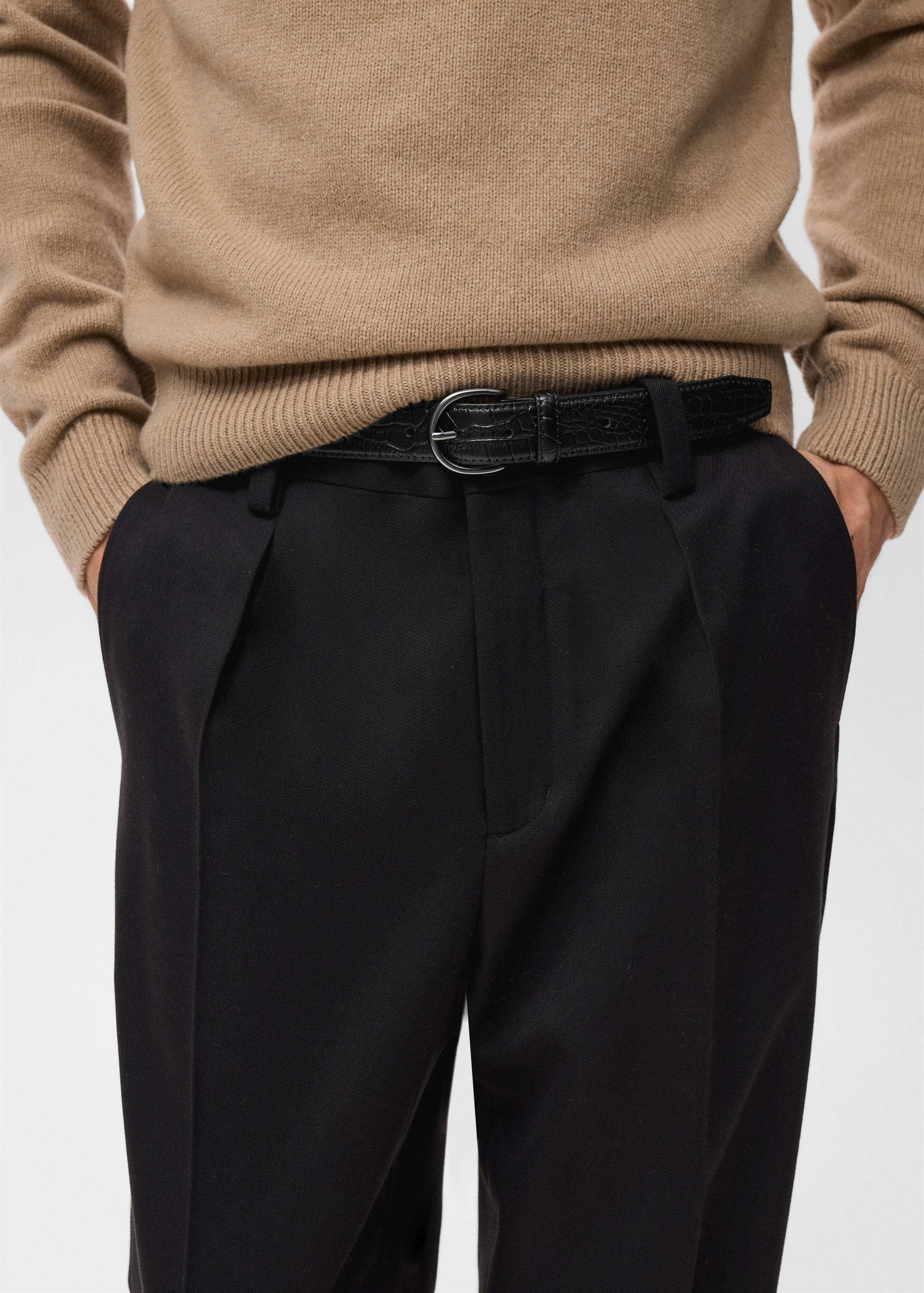 Штани regular fit з виточками - Детальніше про товар 1