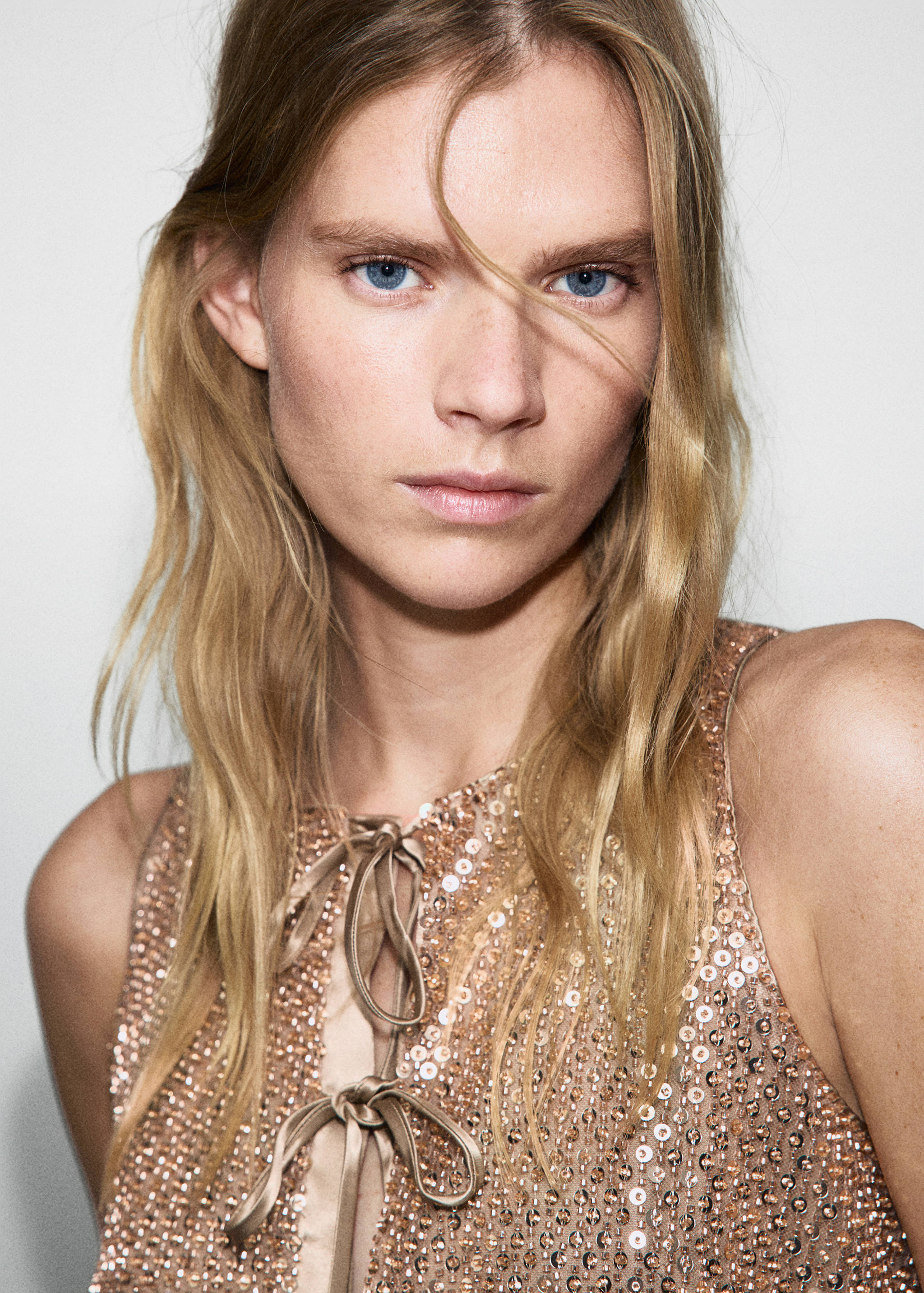 Pailletten-Top mit Schleifen - Detail des Artikels 1