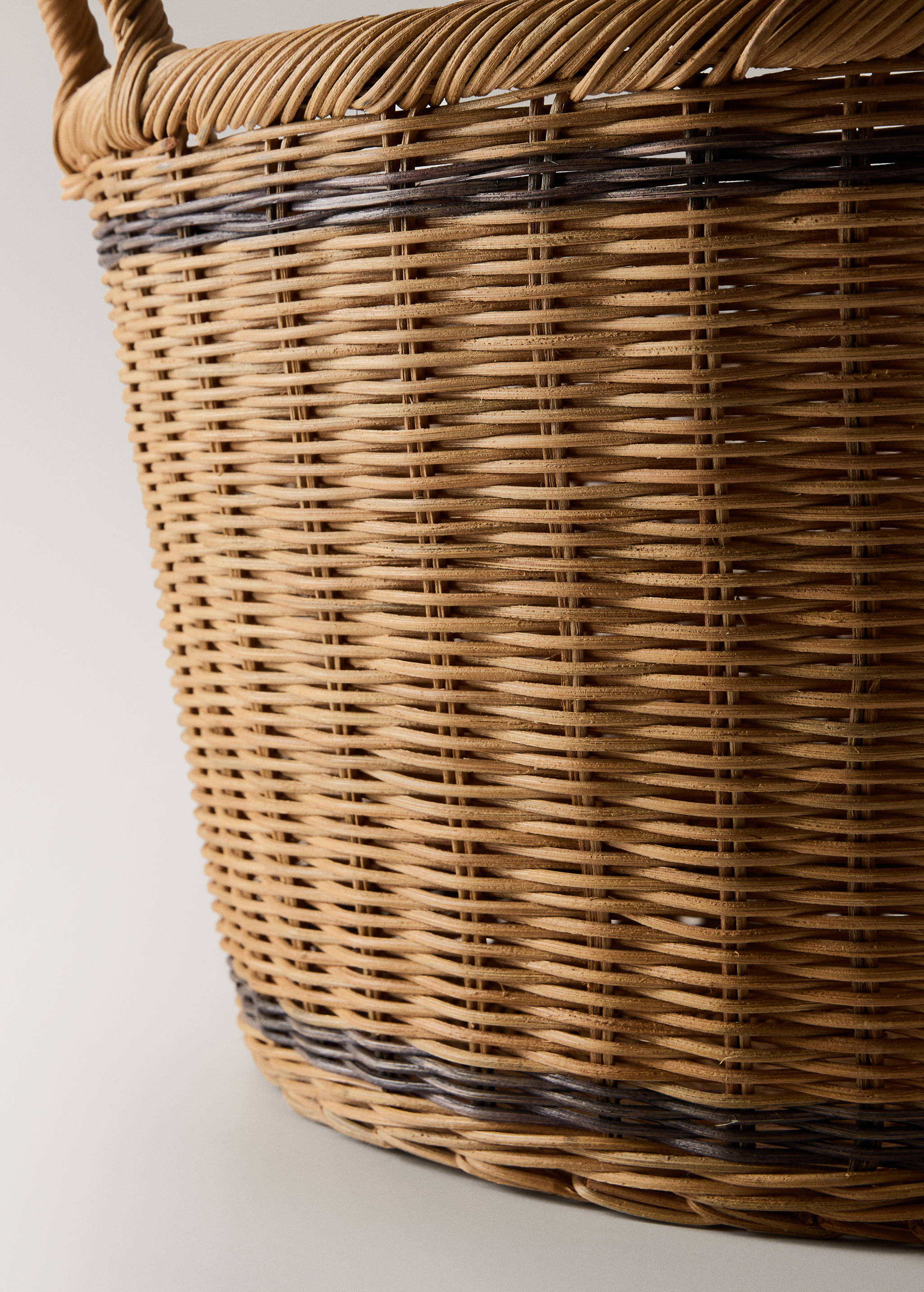 Large round rattan basket with handles - Details of the article 2
