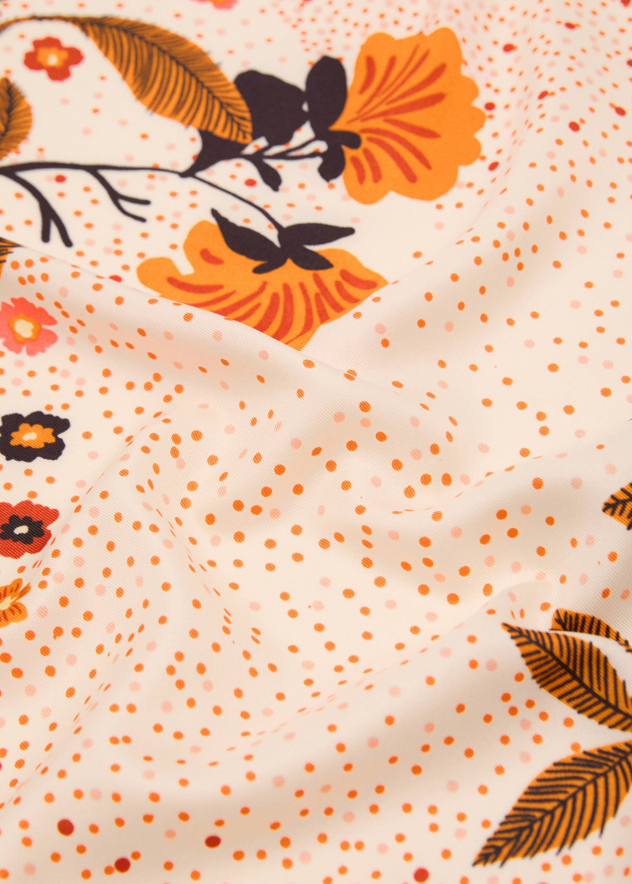 Çiçek desenli şal - Orta plan