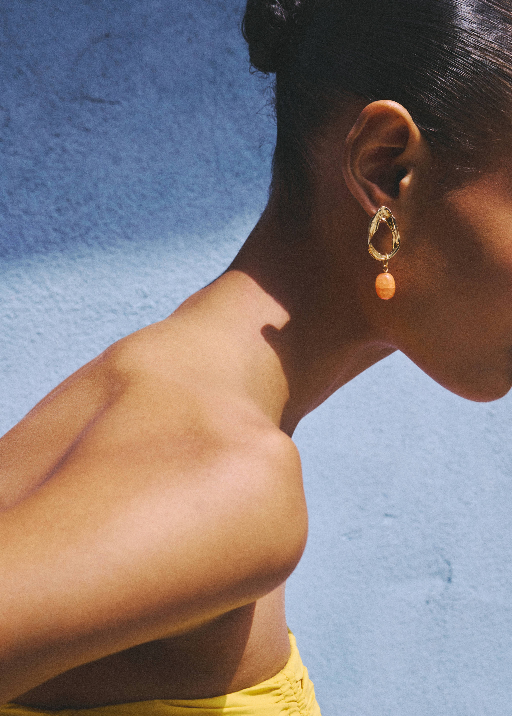 Brincos de contas com forma circular - Plano geral