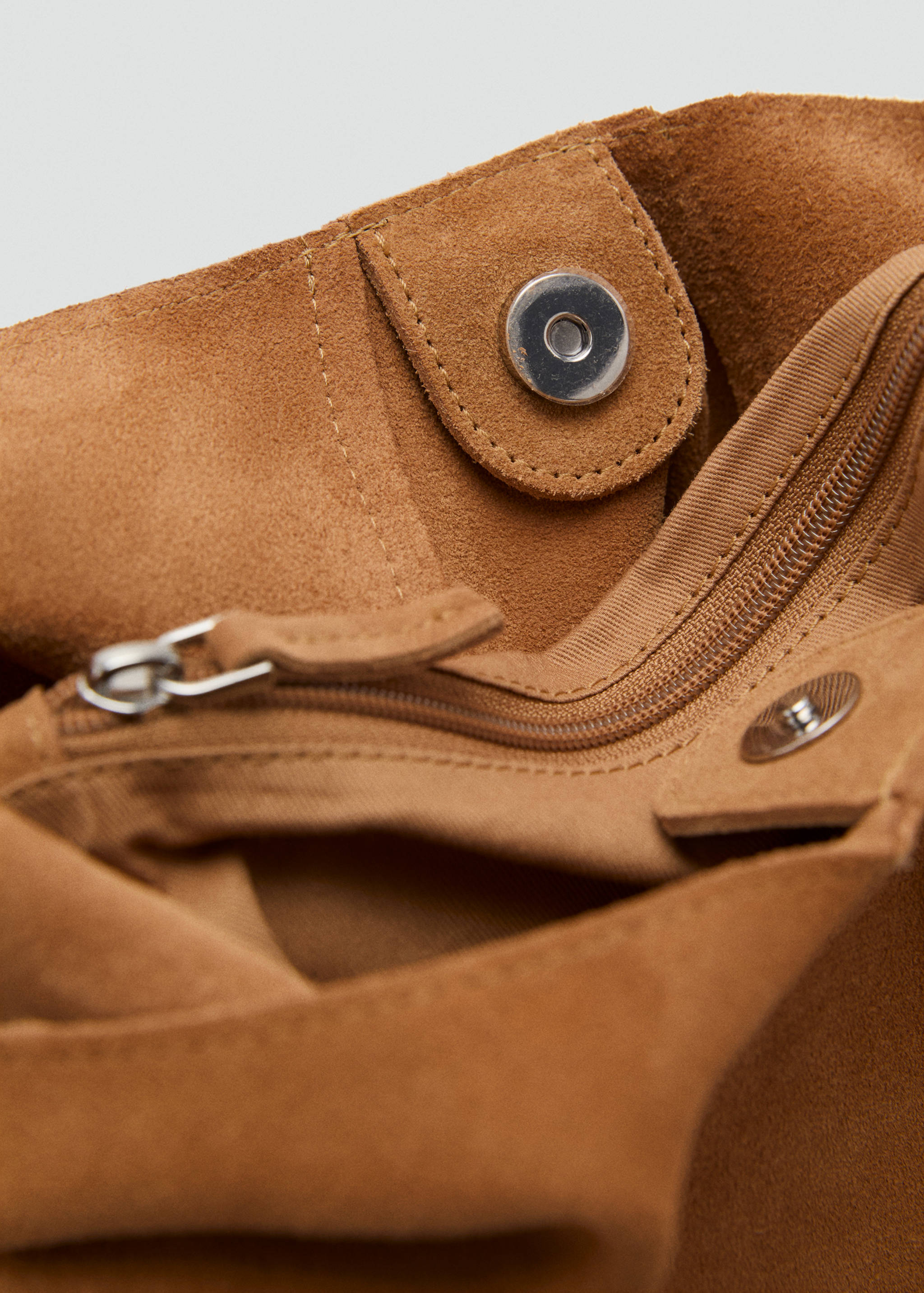 Suede shoulder bag - Details of the article 2