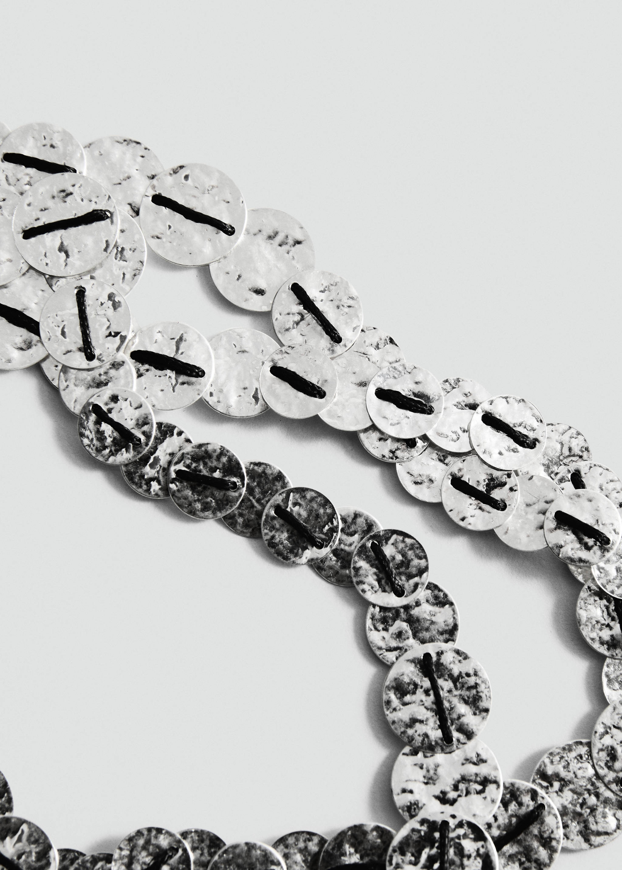 قلادة حبة الحديد متعددة - رؤية وسط