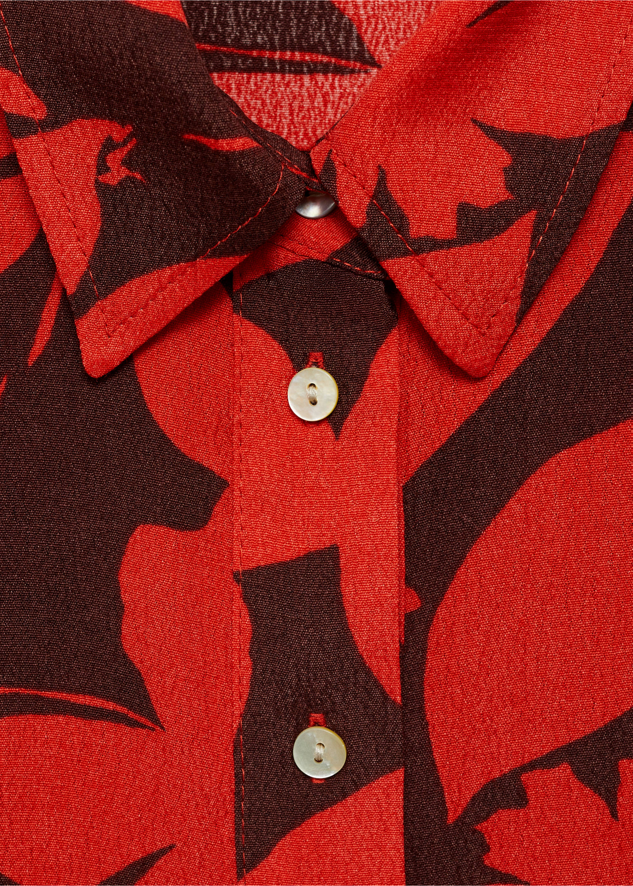 Chemise imprimée manches courtes - Détail de l'article 8, Rouge. Ref: 17031155-00.