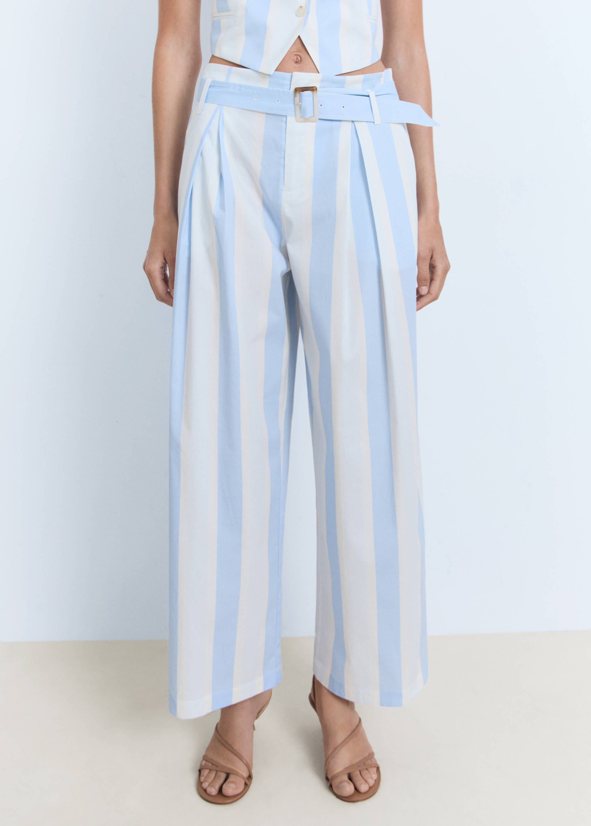 Pantalon style jupe-culotte à rayures avec ceinture - Plan moyen