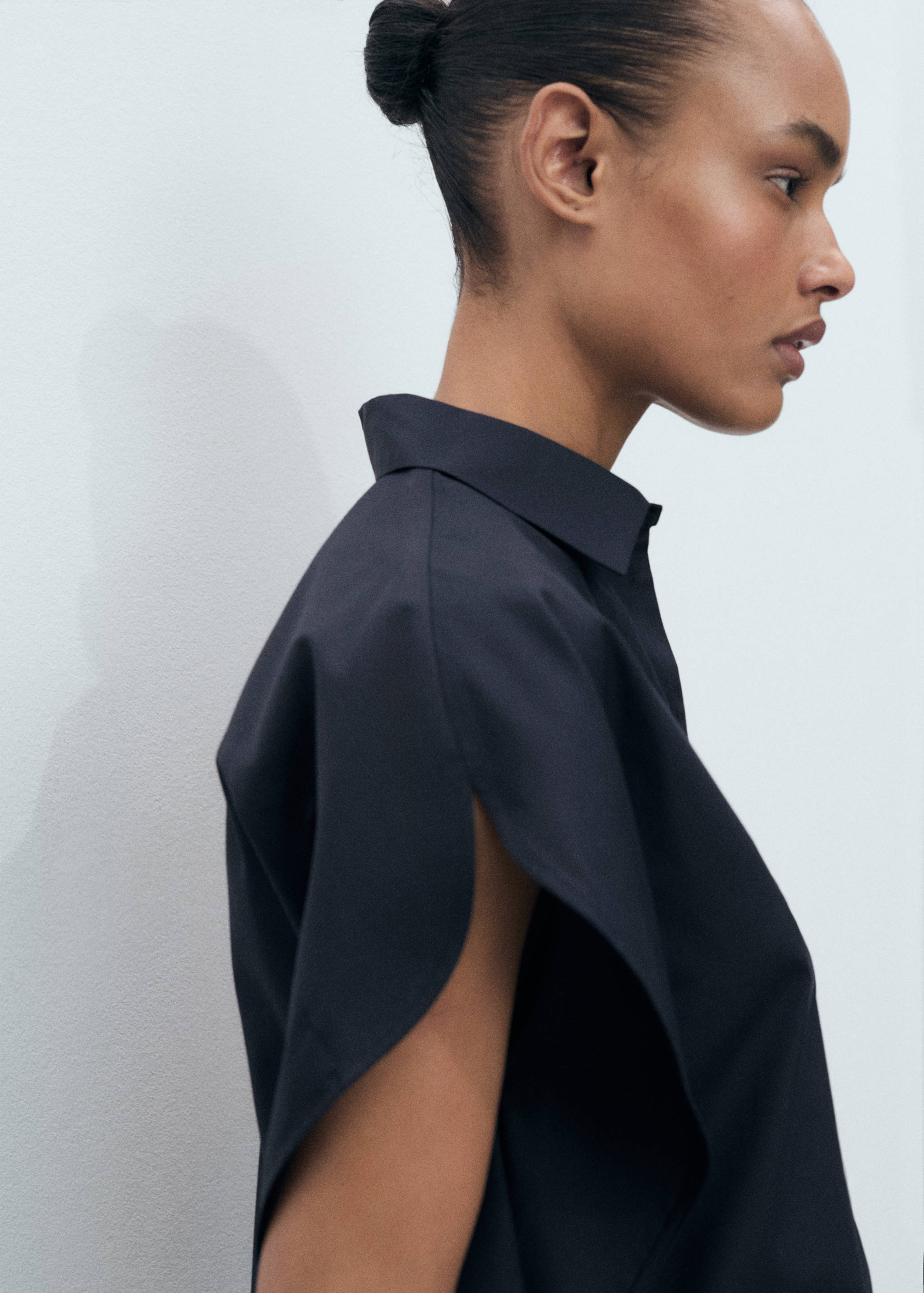 Koszula oversize z krótkim rękawem - Plan średni