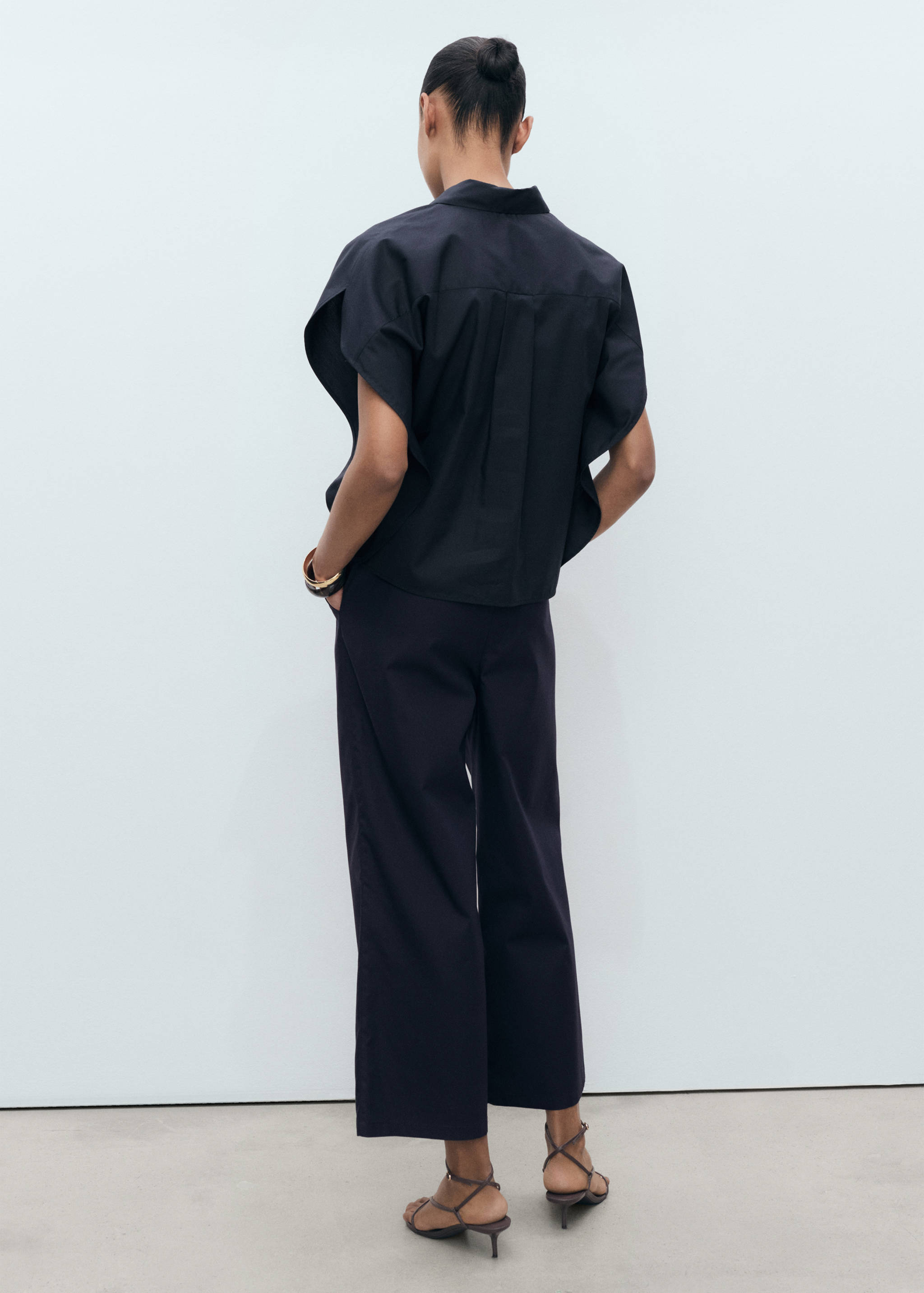 Koszula oversize z krótkim rękawem - Tylna strona artykułu