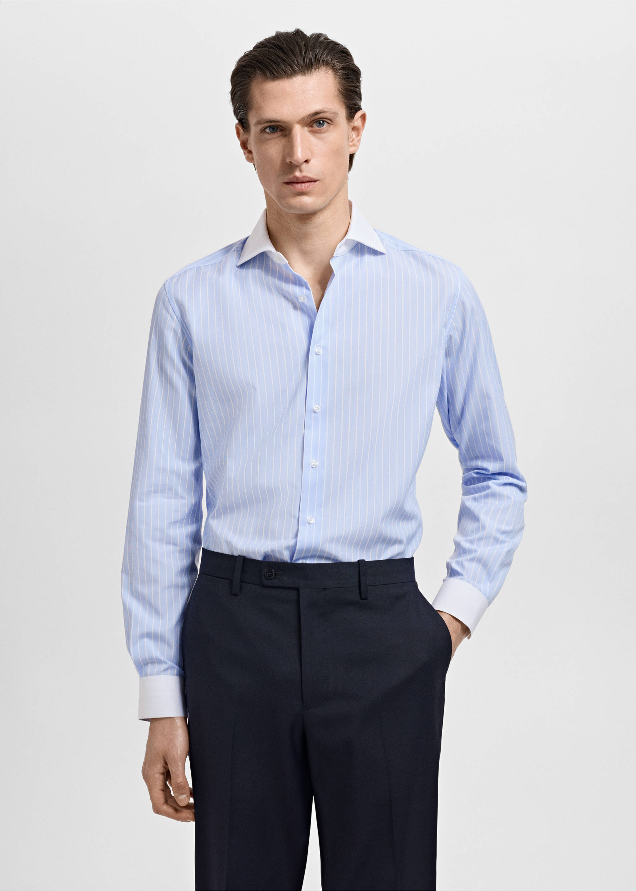 Chemise costume slim-fit en imprimé rayé - Plan moyen, Bleu ciel. Ref: 17031176-00.