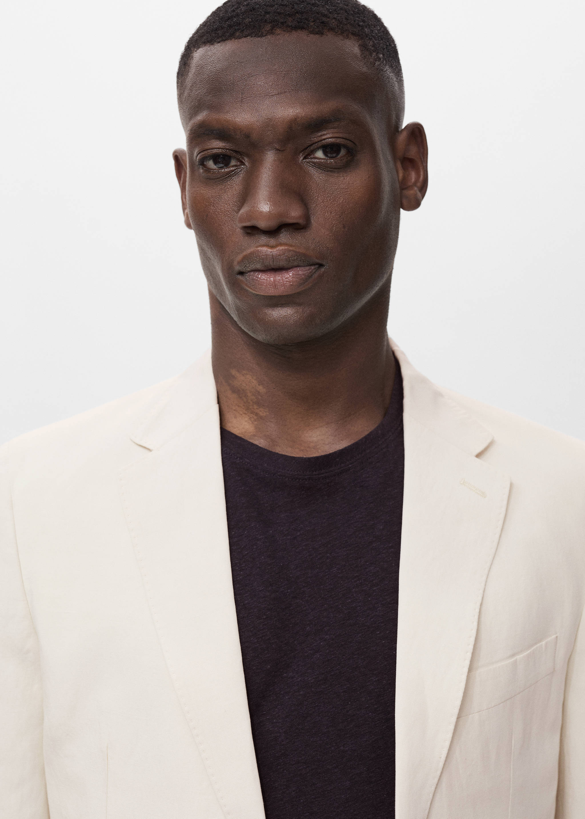 Slim-fit suit blazer made from a linen-lyocell blend - Details of the article 1