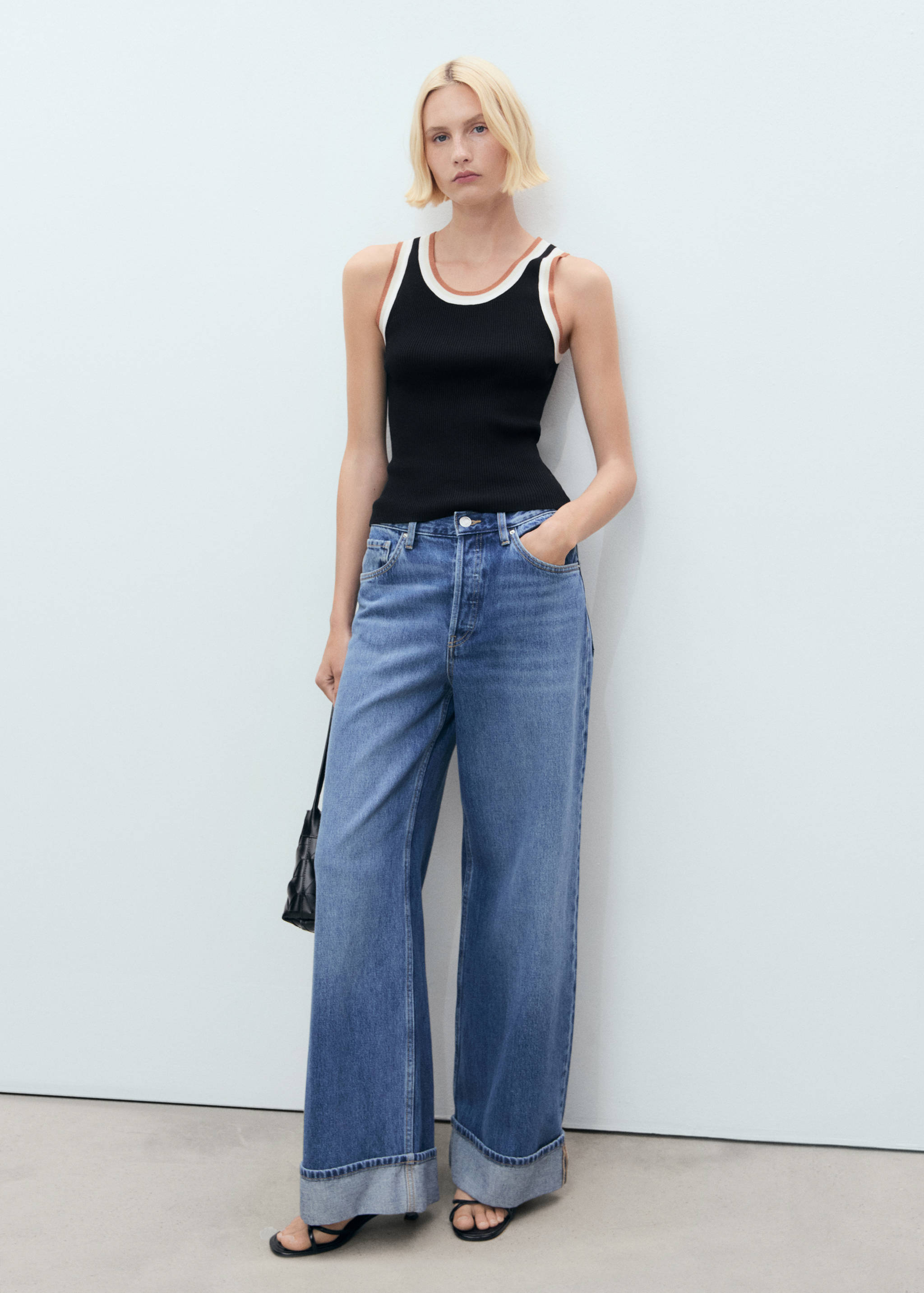 Knitted top with contrast details - General plane