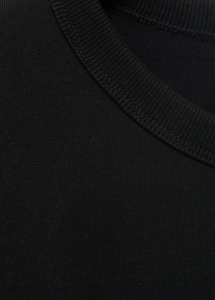 Short-sleeved t-shirt with shoulder pads — Black