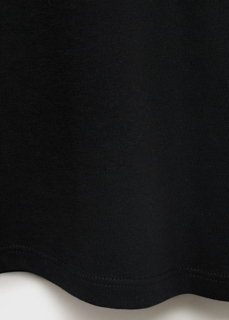 Short-sleeved t-shirt with shoulder pads — Black